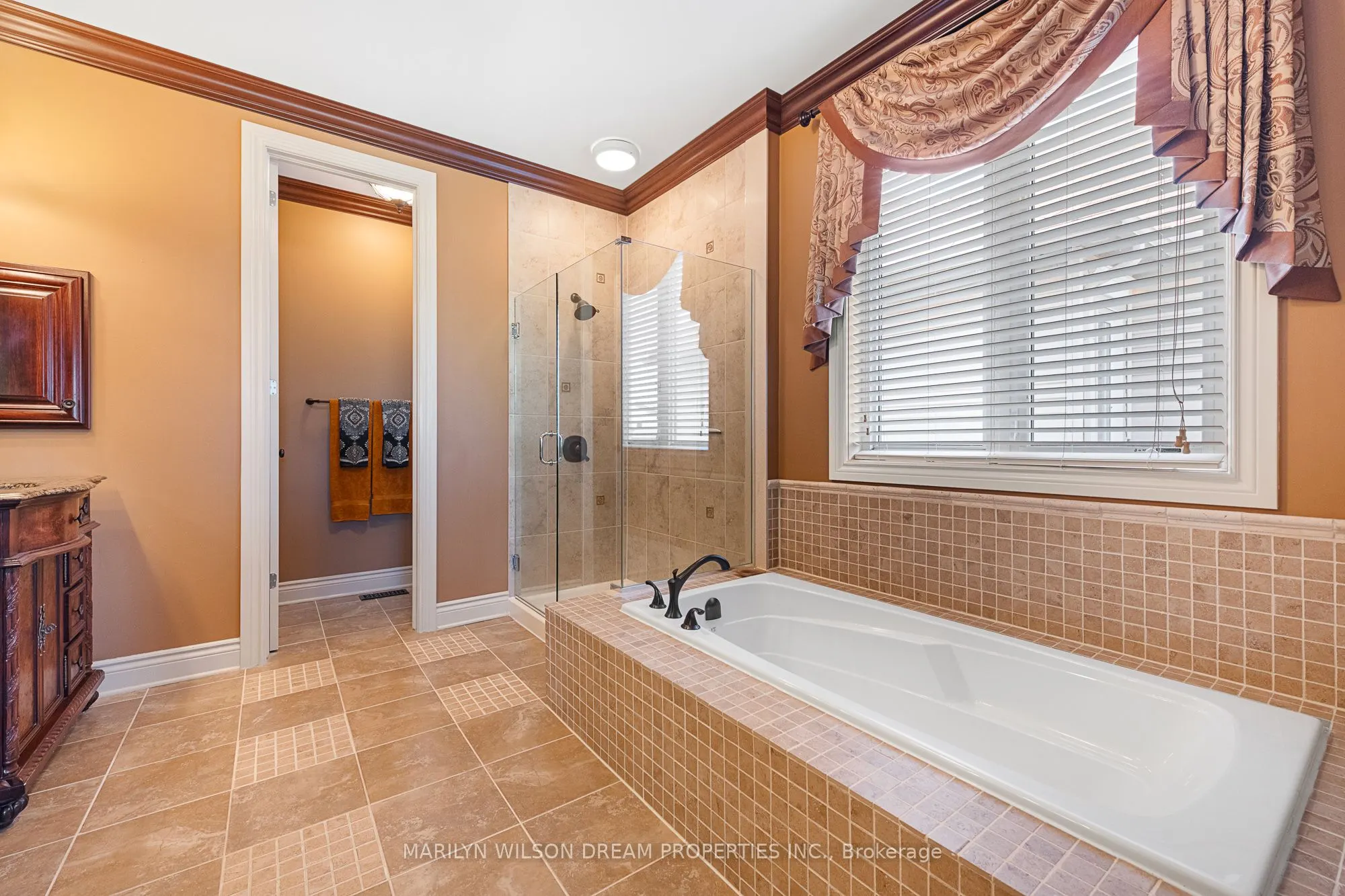 1095 Halton Terrace