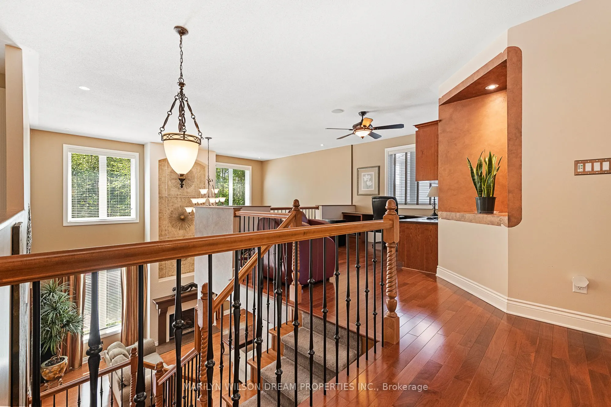 1095 Halton Terrace