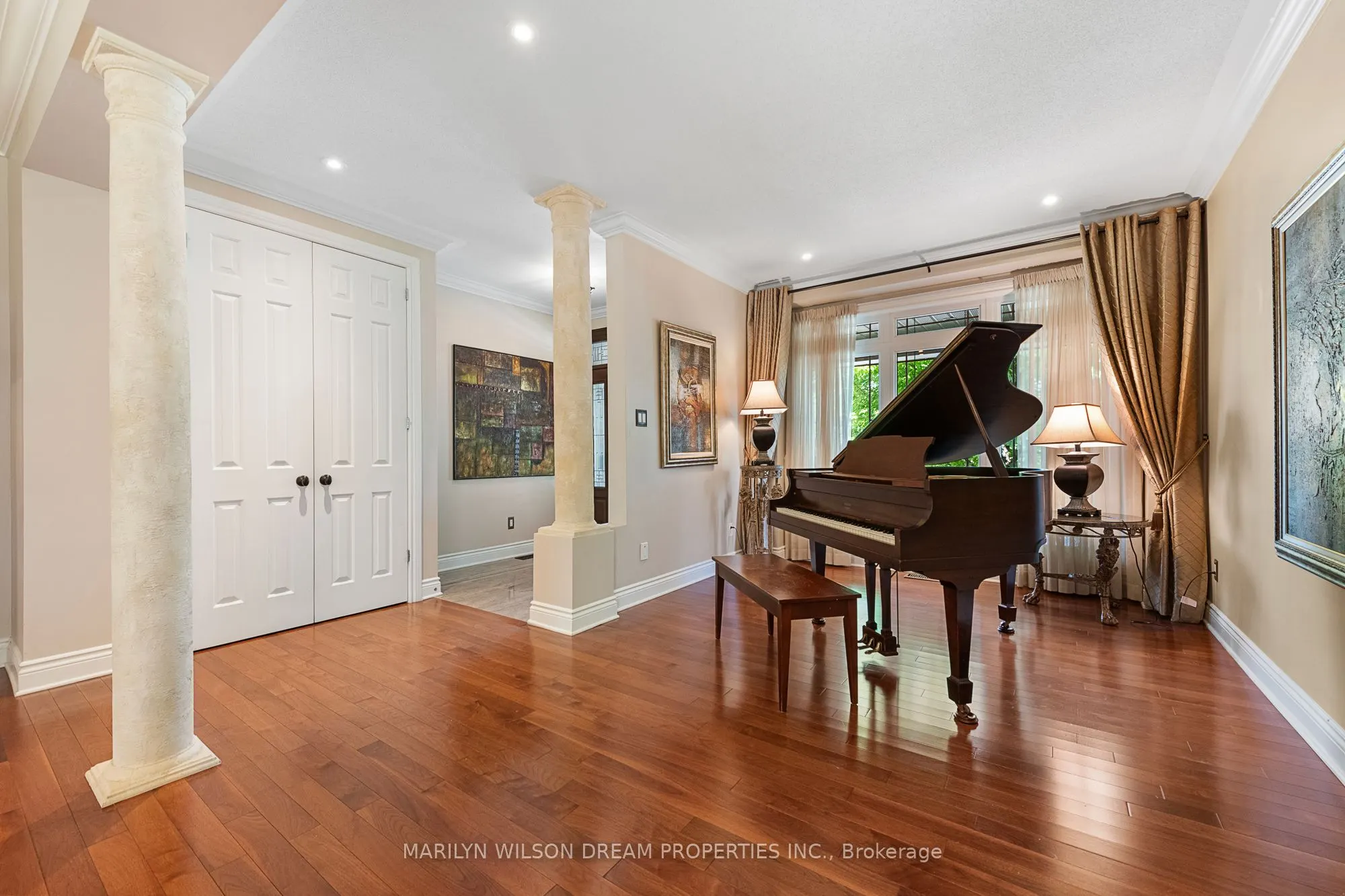 1095 Halton Terrace