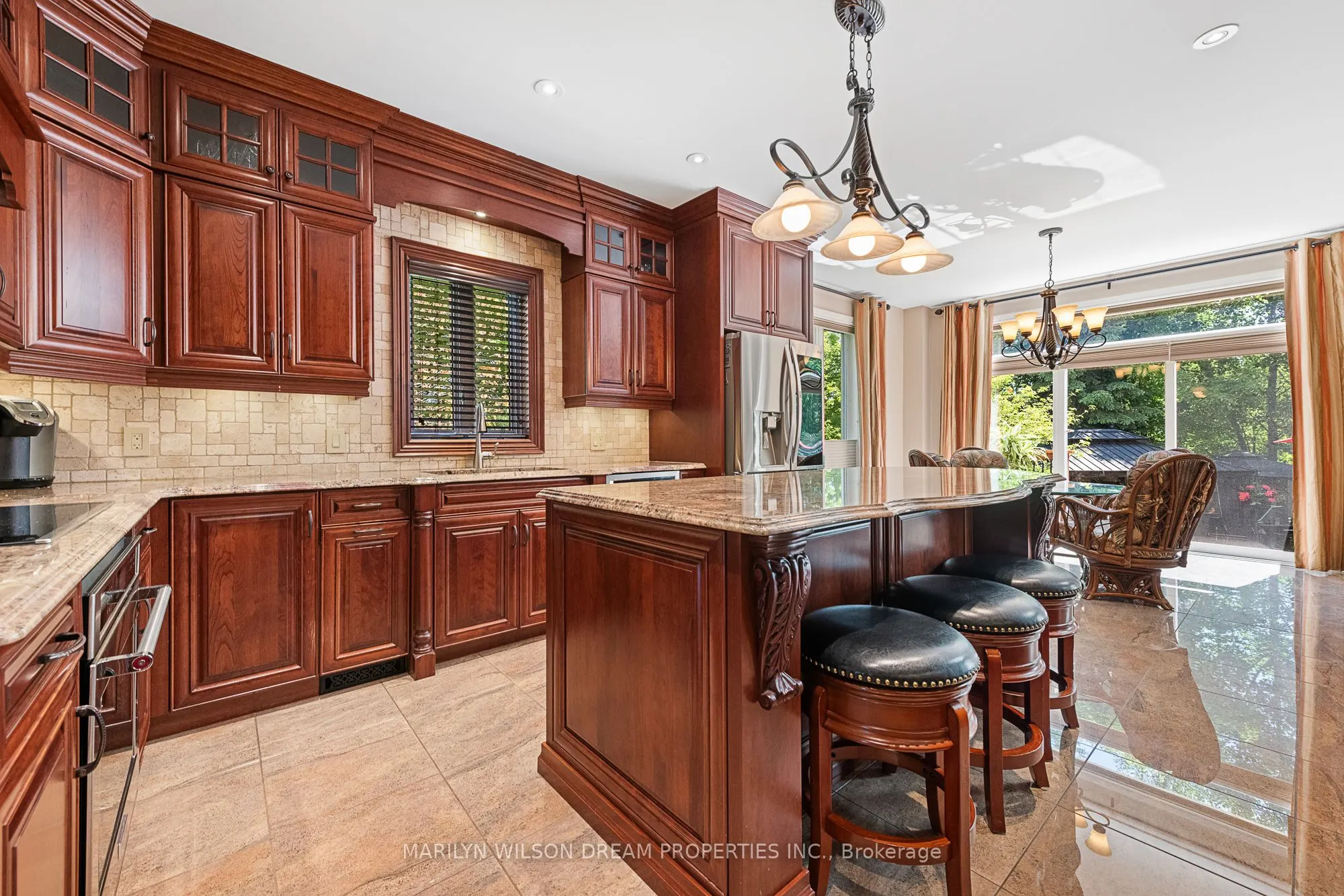 1095 Halton Terrace