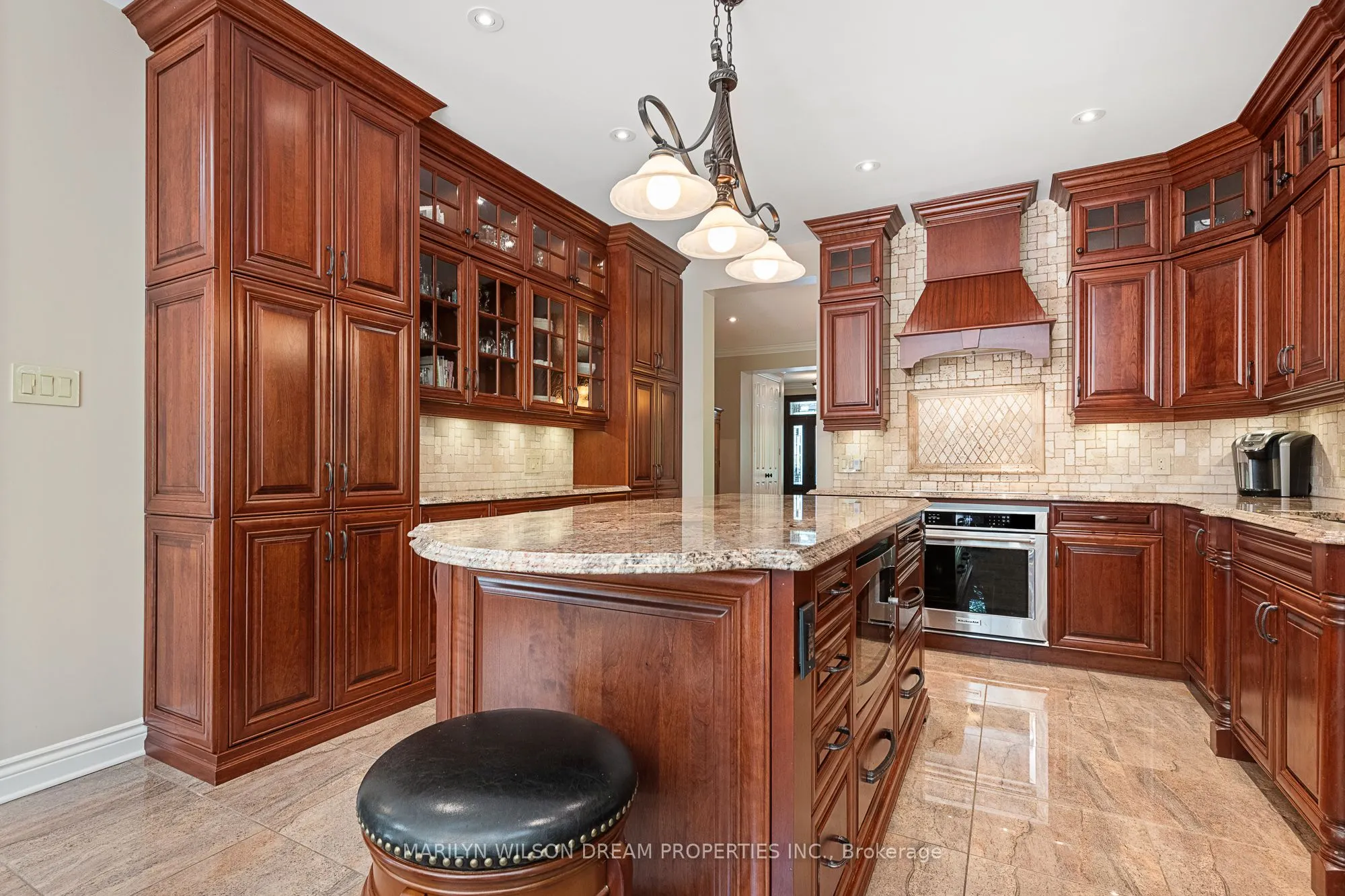 1095 Halton Terrace