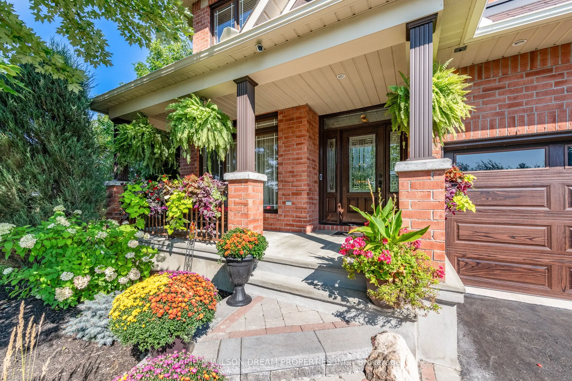 1095 Halton Terrace