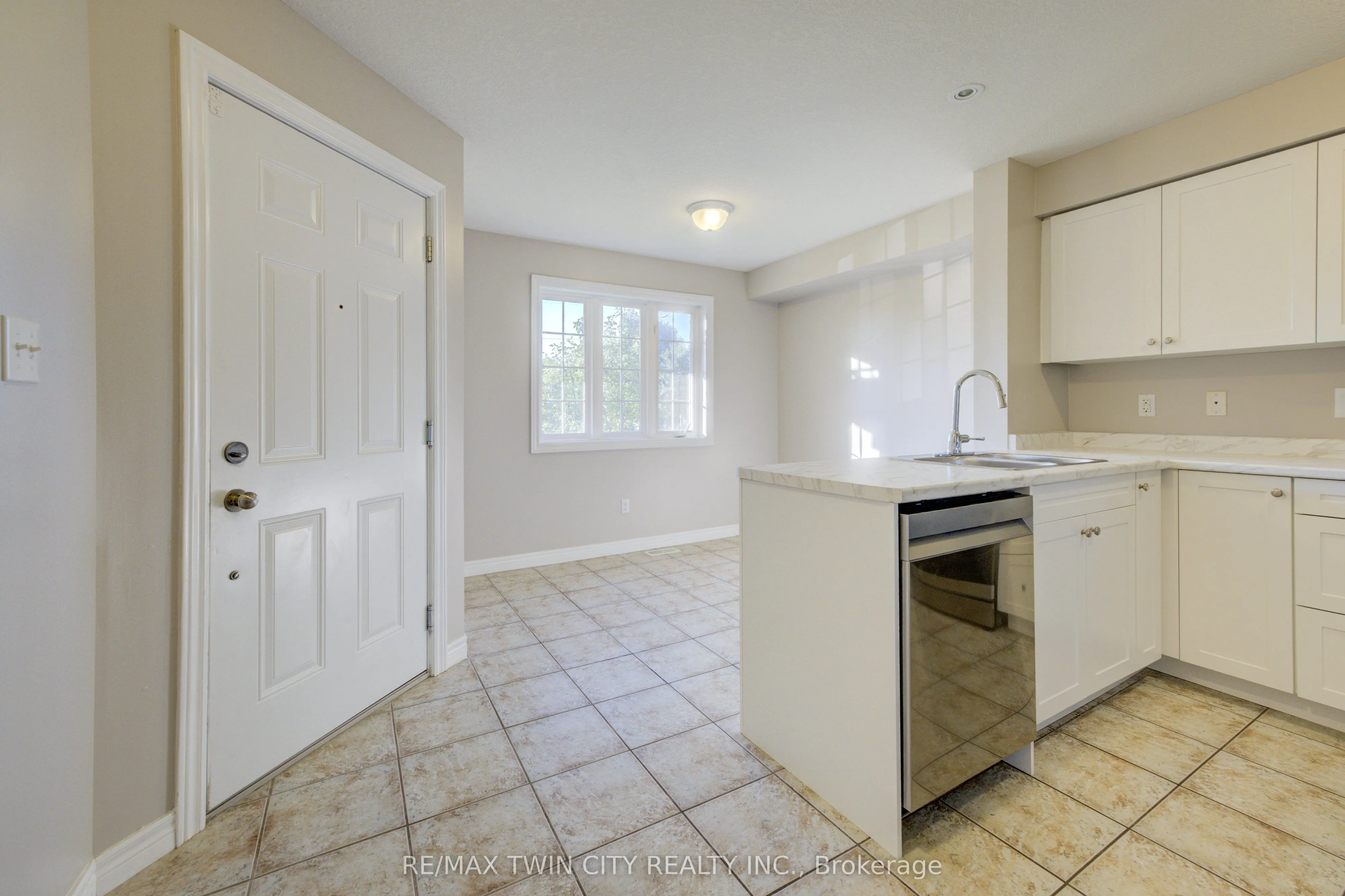 642 Woodlawn Road E, #642A