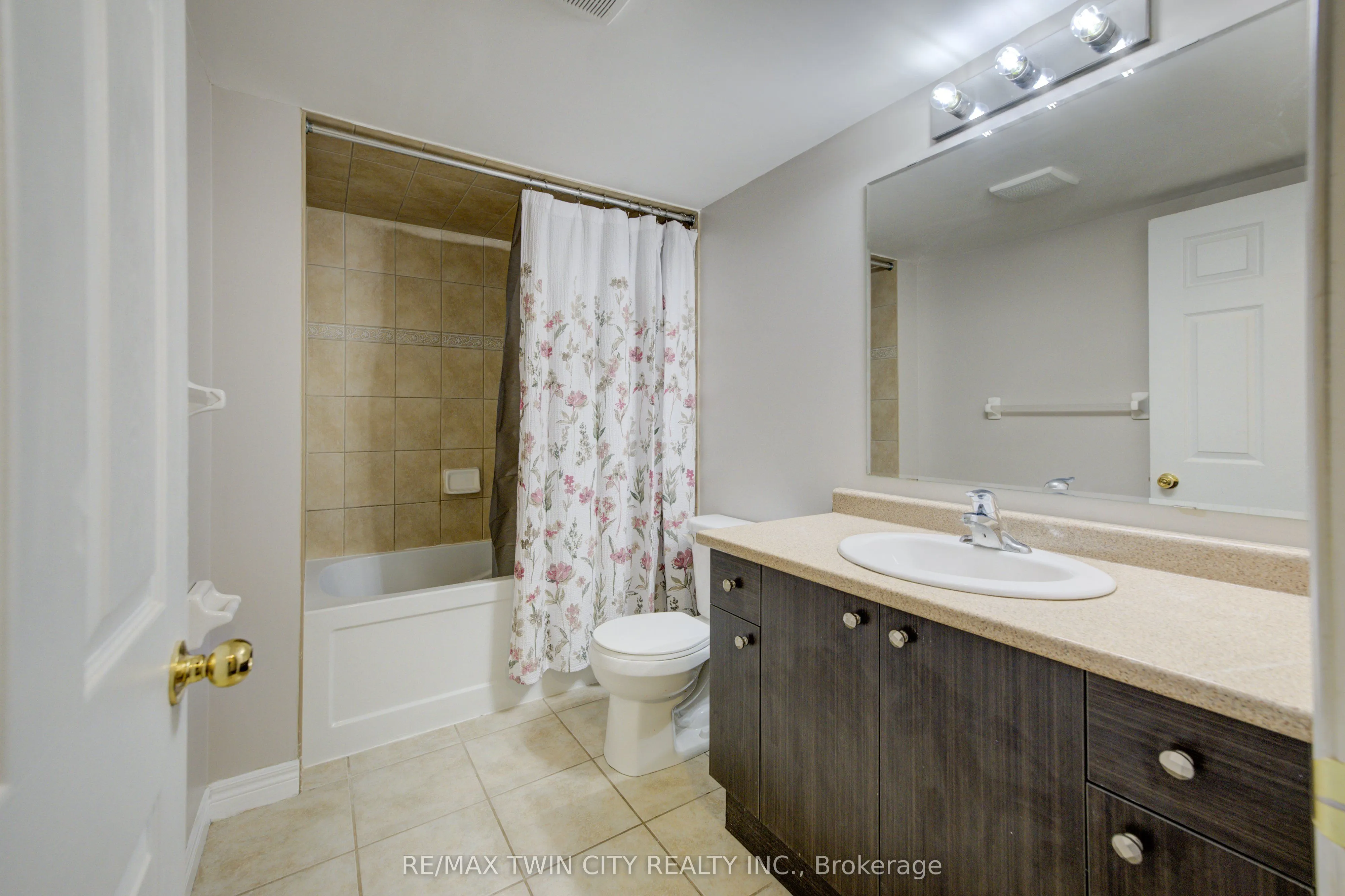 642 Woodlawn Road E, #642A