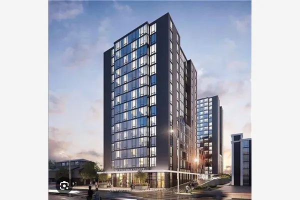 145 Columbia Street W