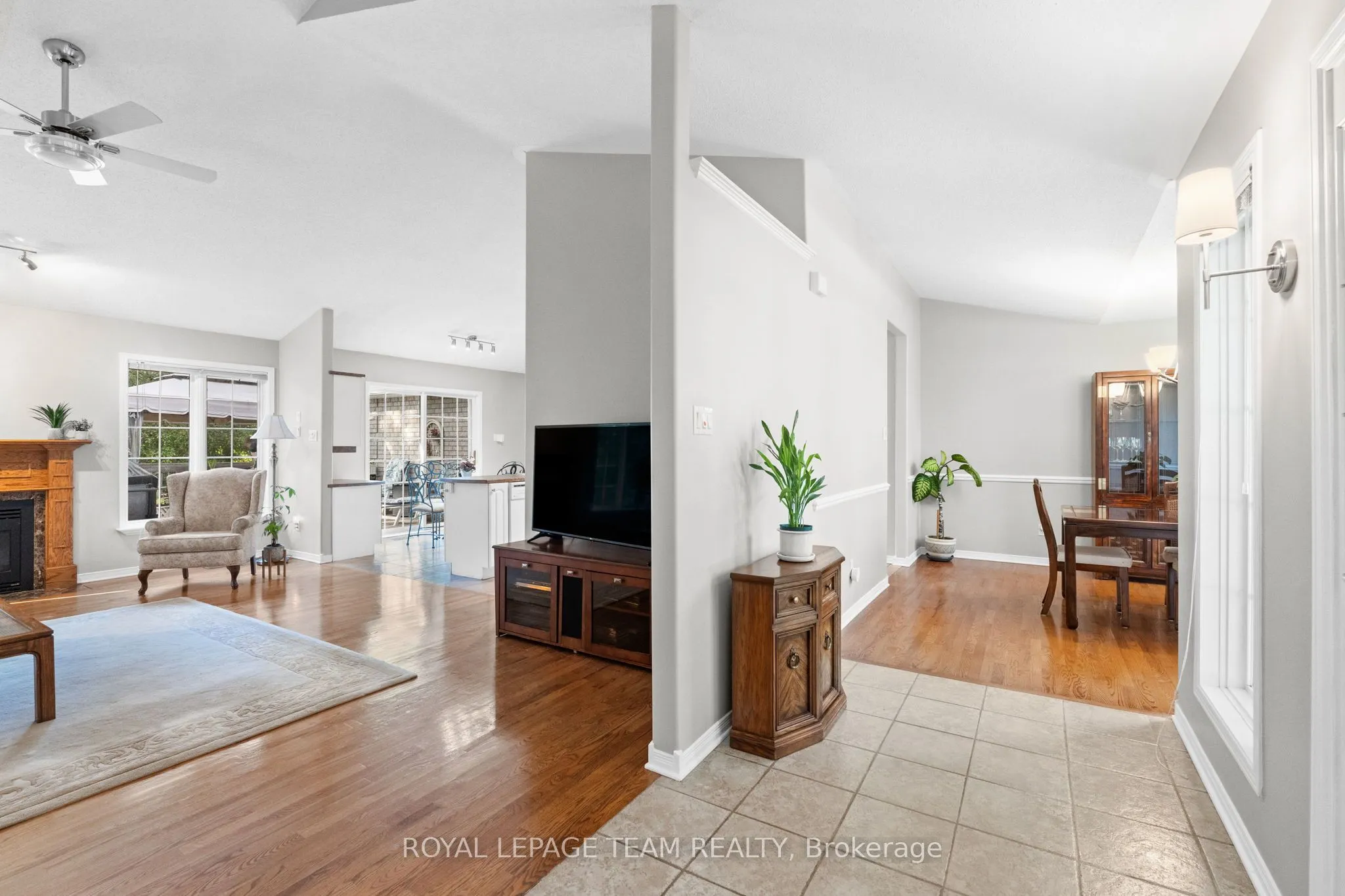 6825 Sunset Boulevard
