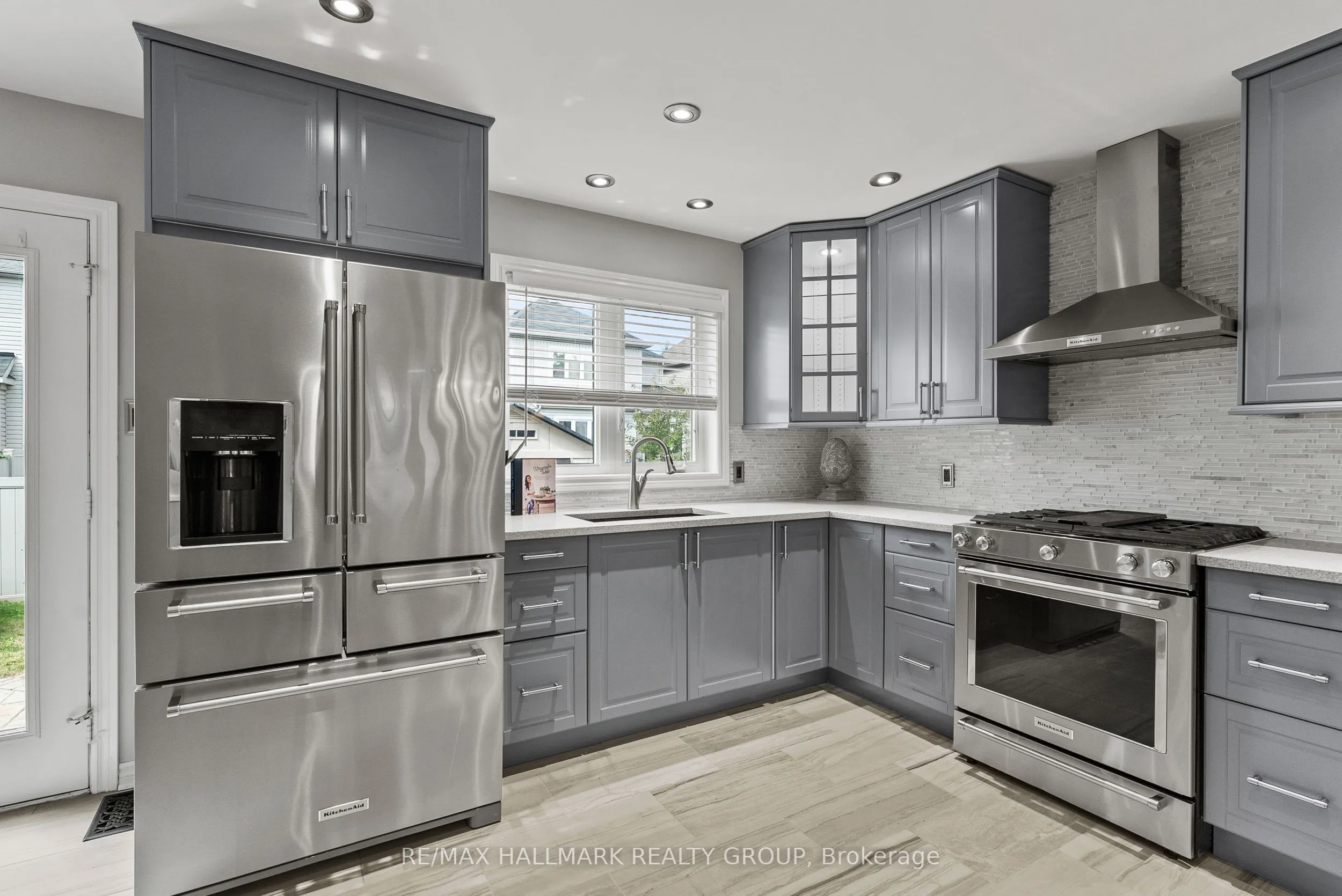 738 TRAMONTANA Place