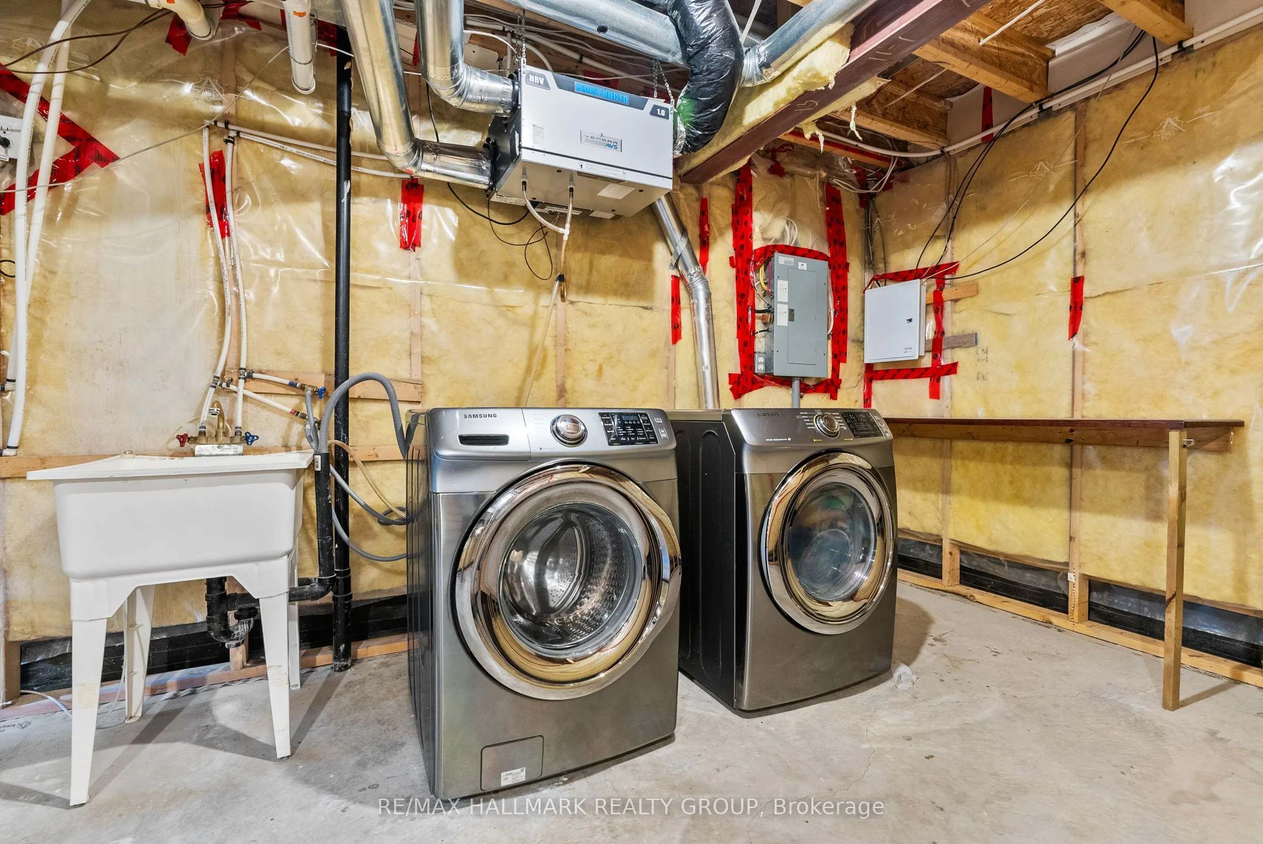 738 TRAMONTANA Place