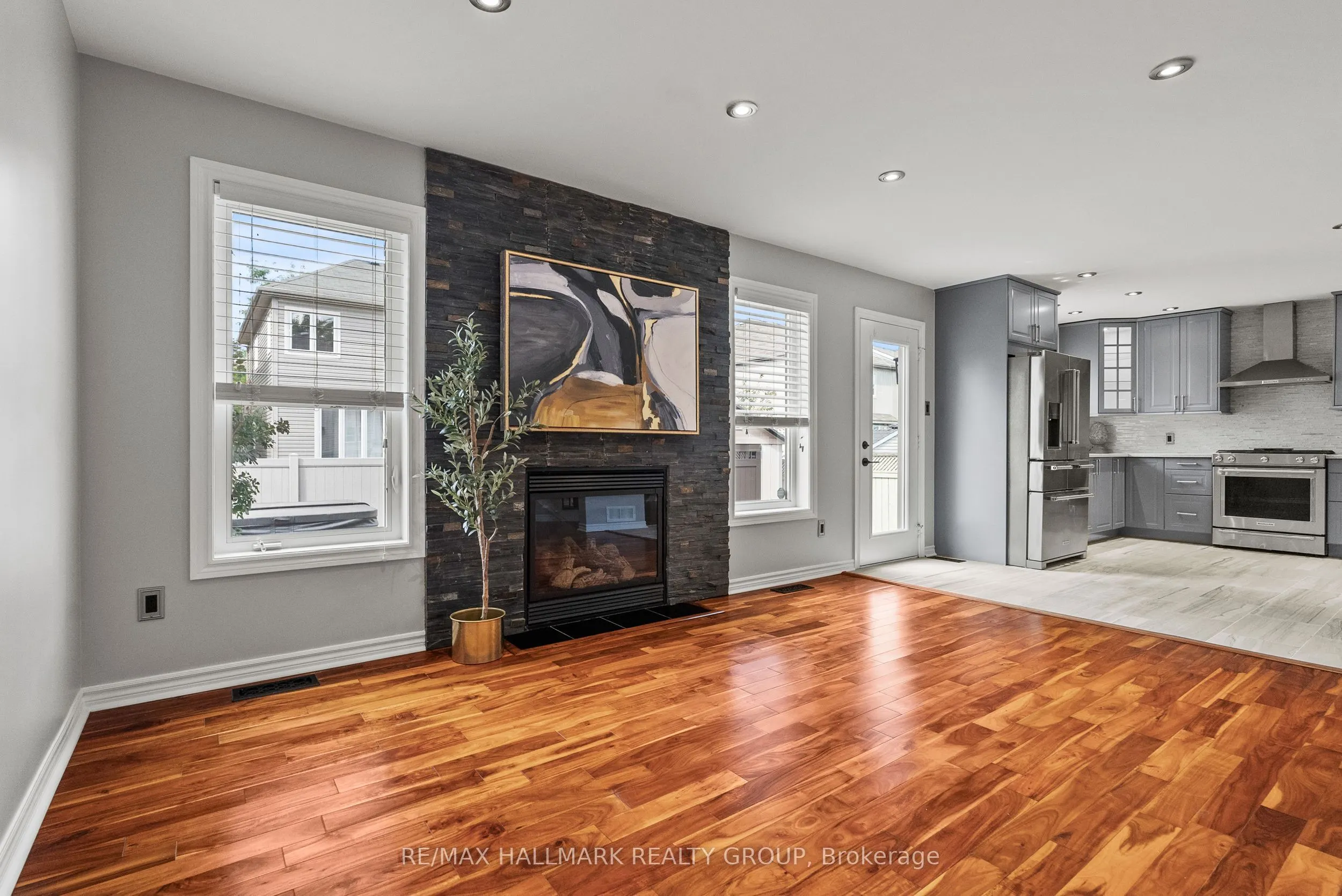 738 TRAMONTANA Place
