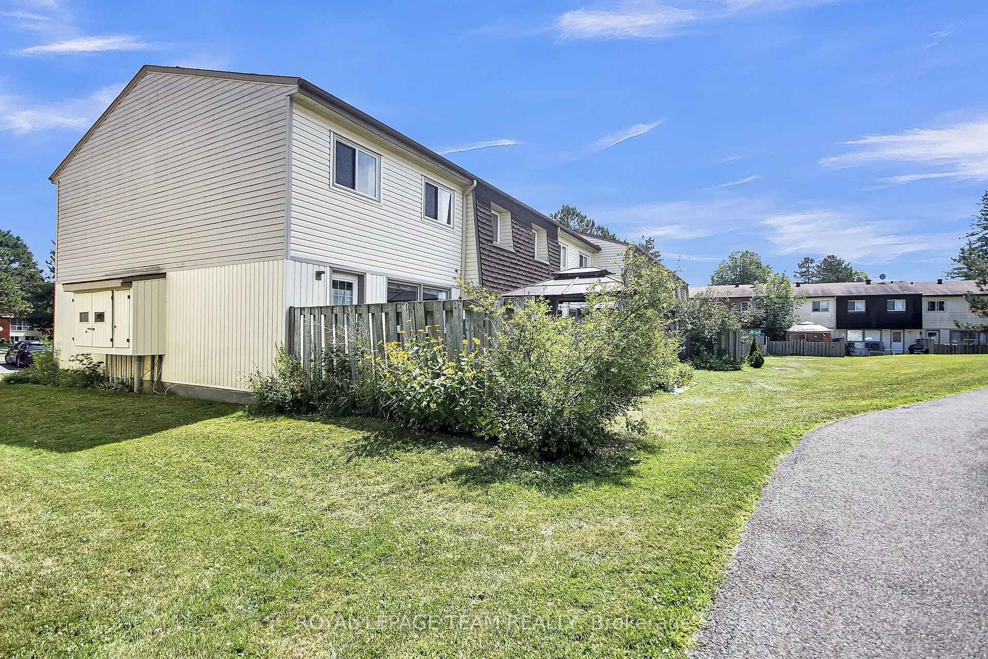 23 Sonnet Crescent, #F