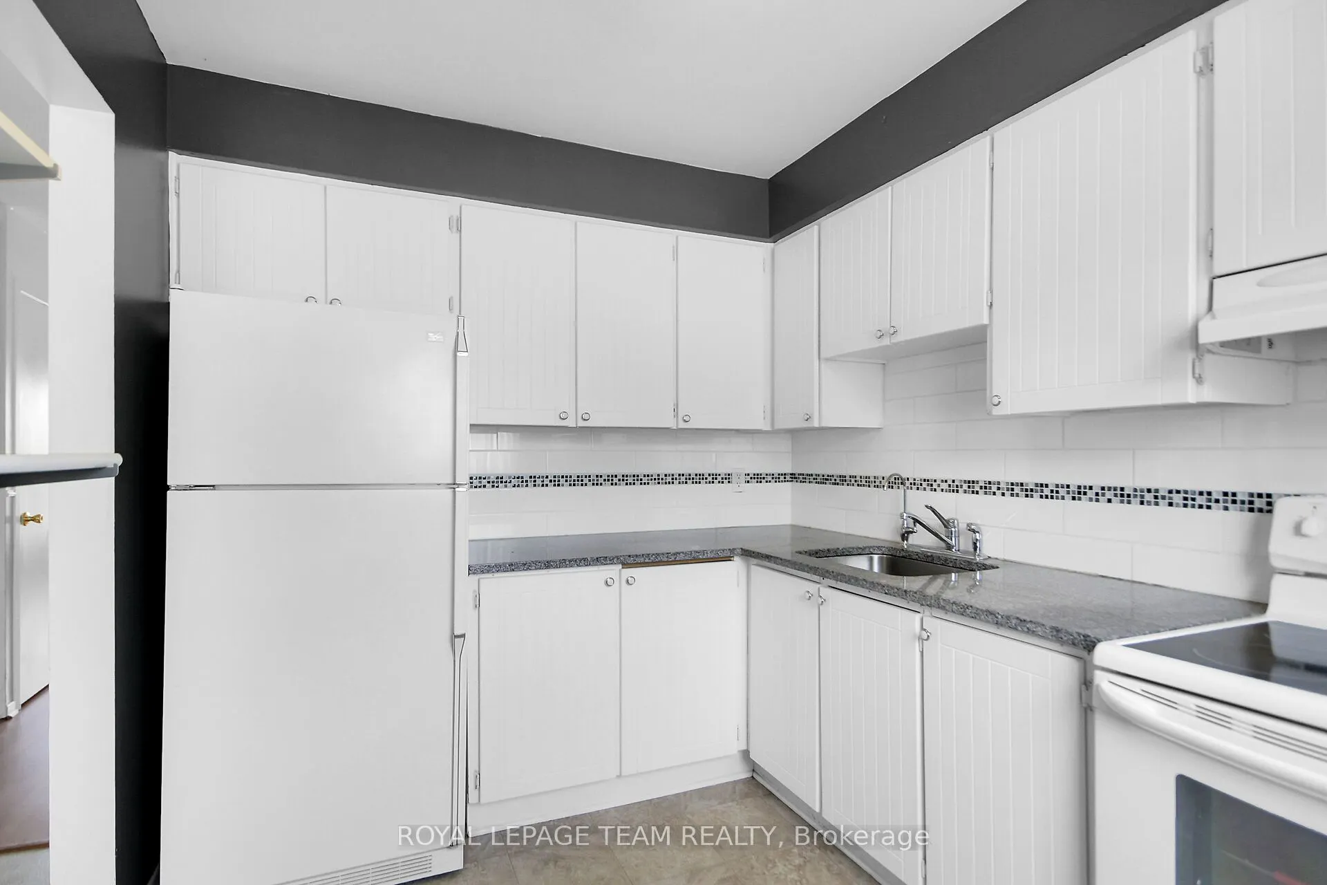 23 Sonnet Crescent, #F