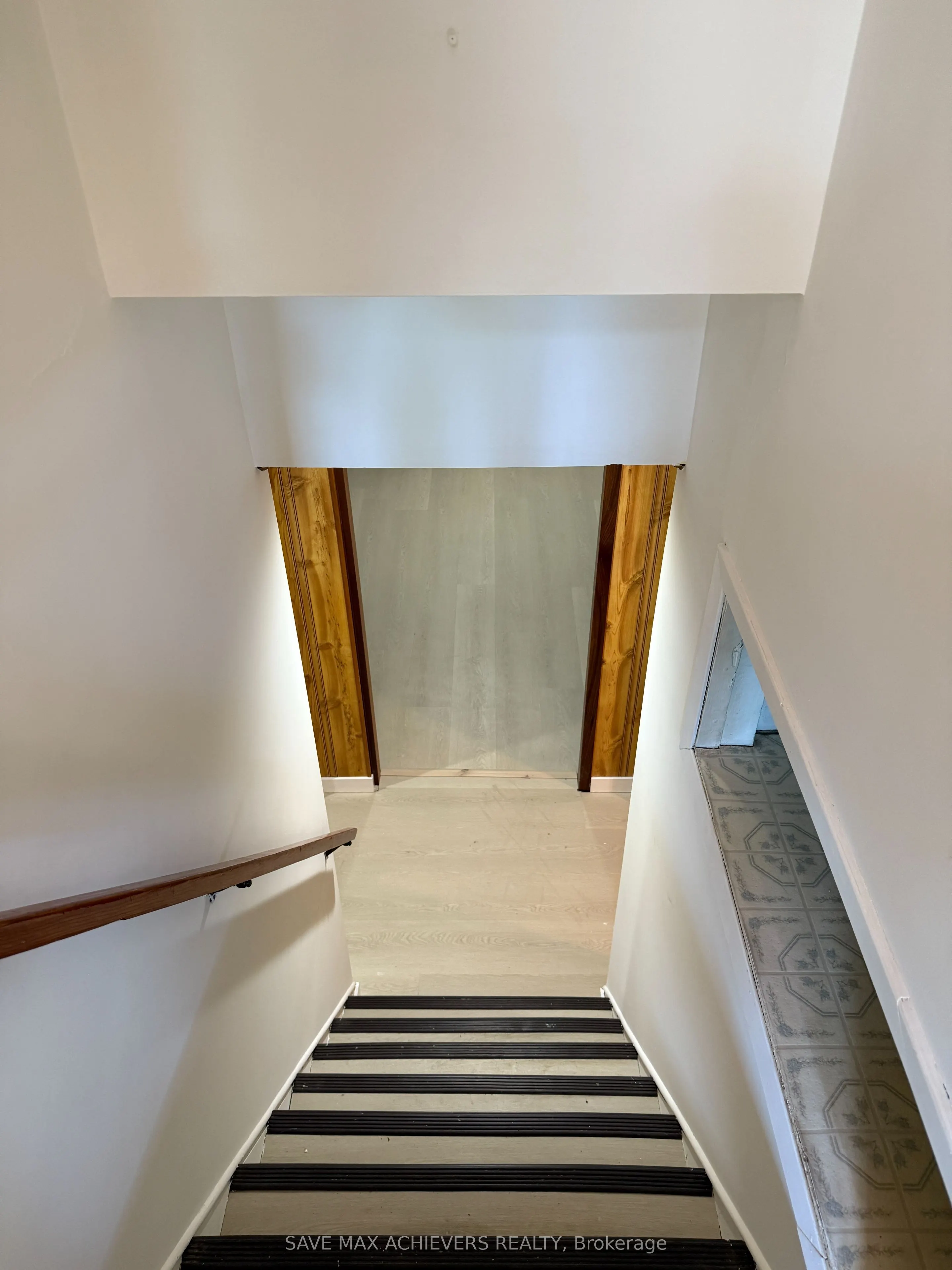 811 Dolph Street N, #Lower