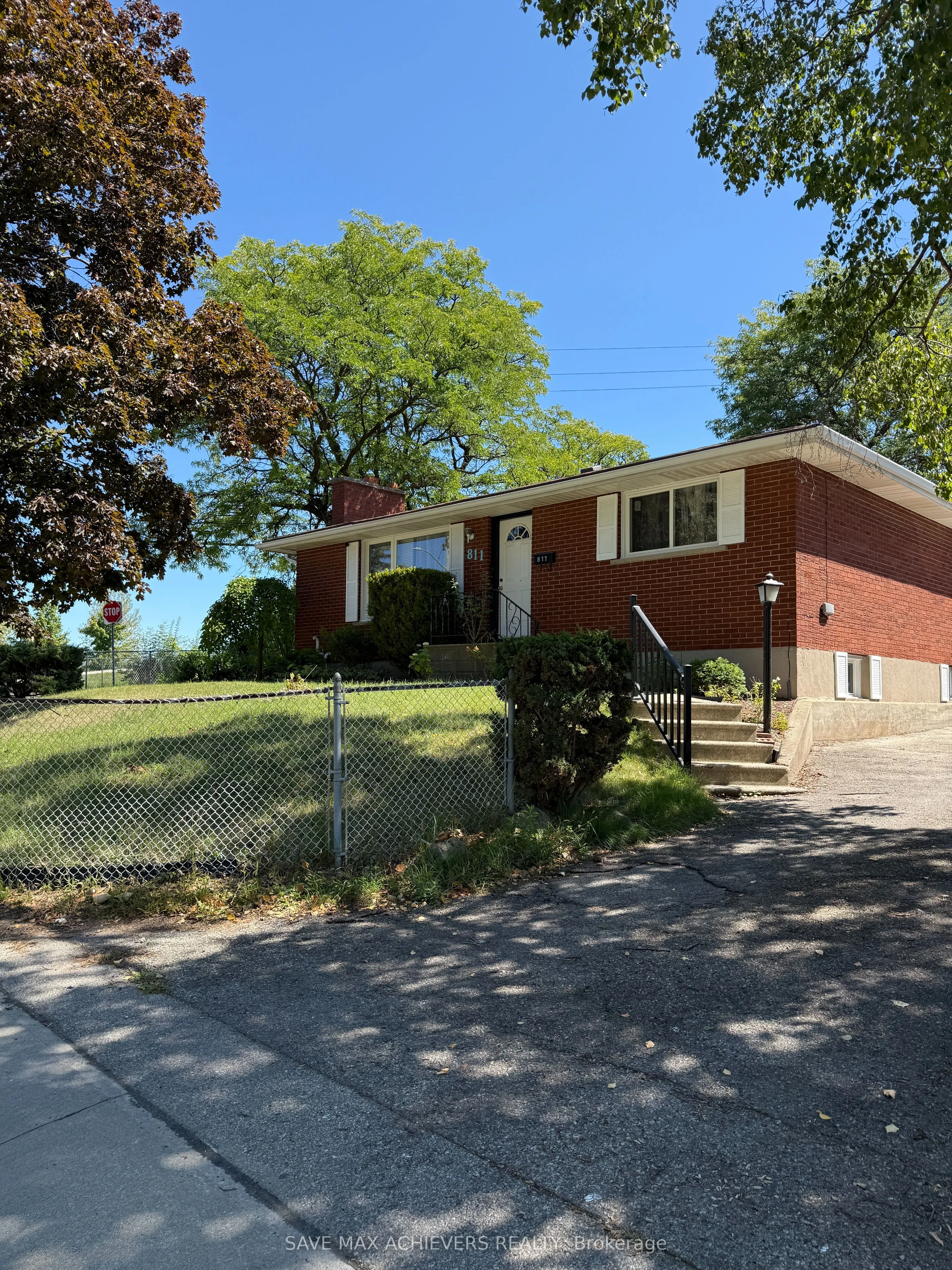 811 Dolph Street N, #Lower