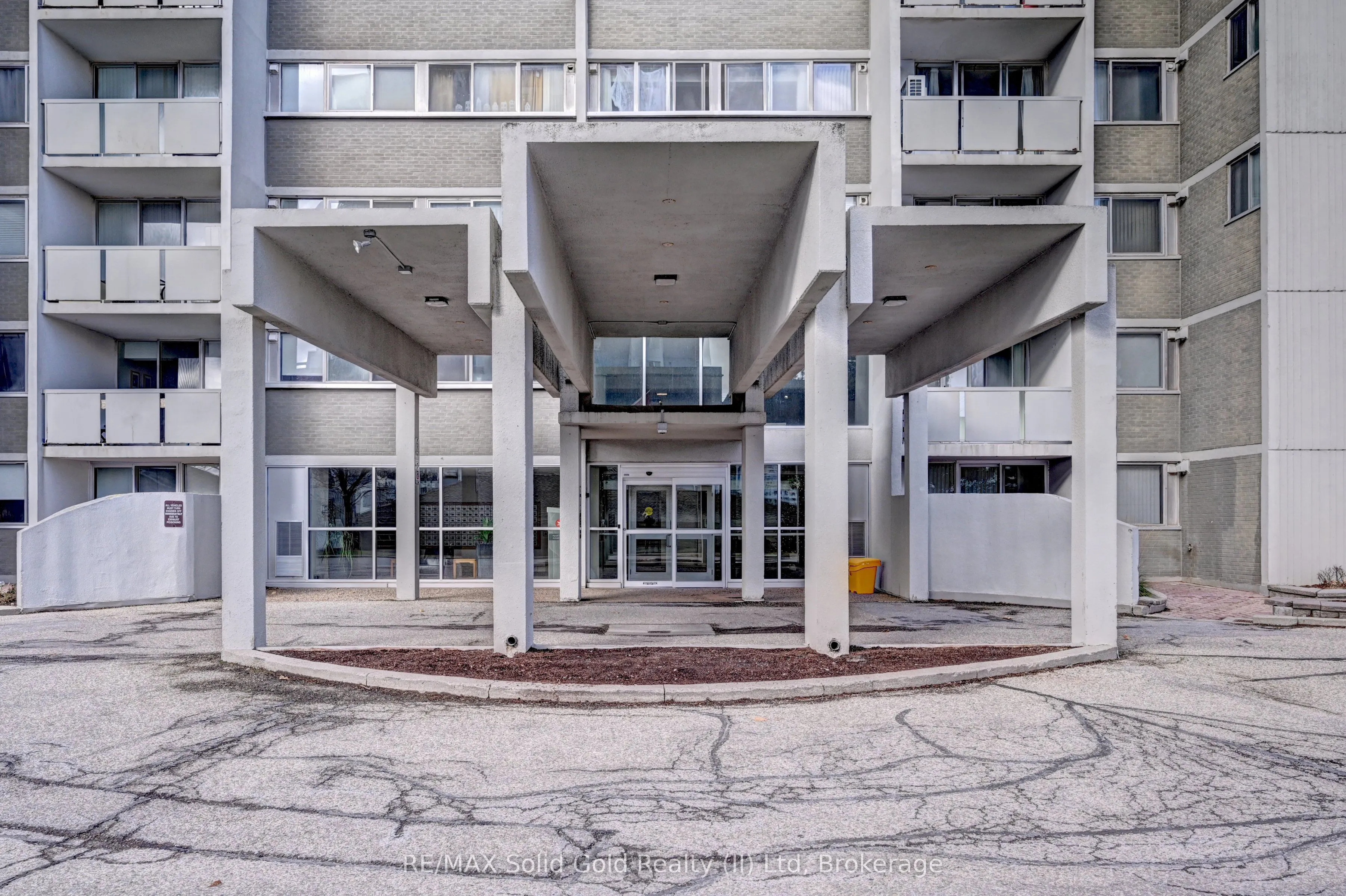 375 King Street N, #1502