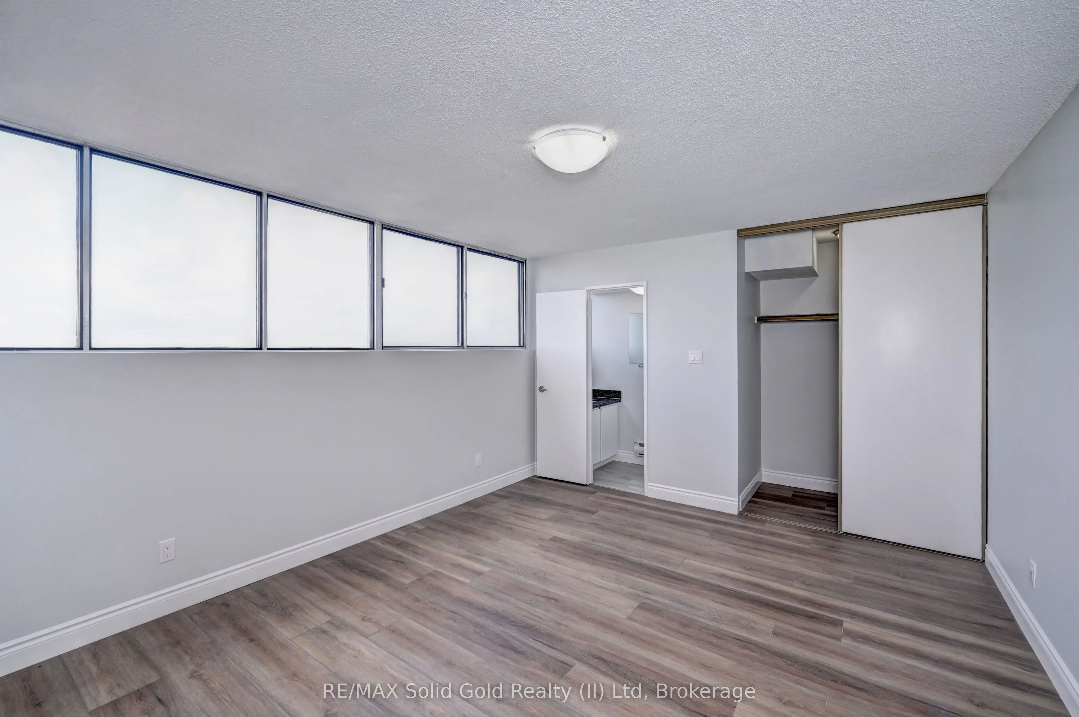 375 King Street N, #1502