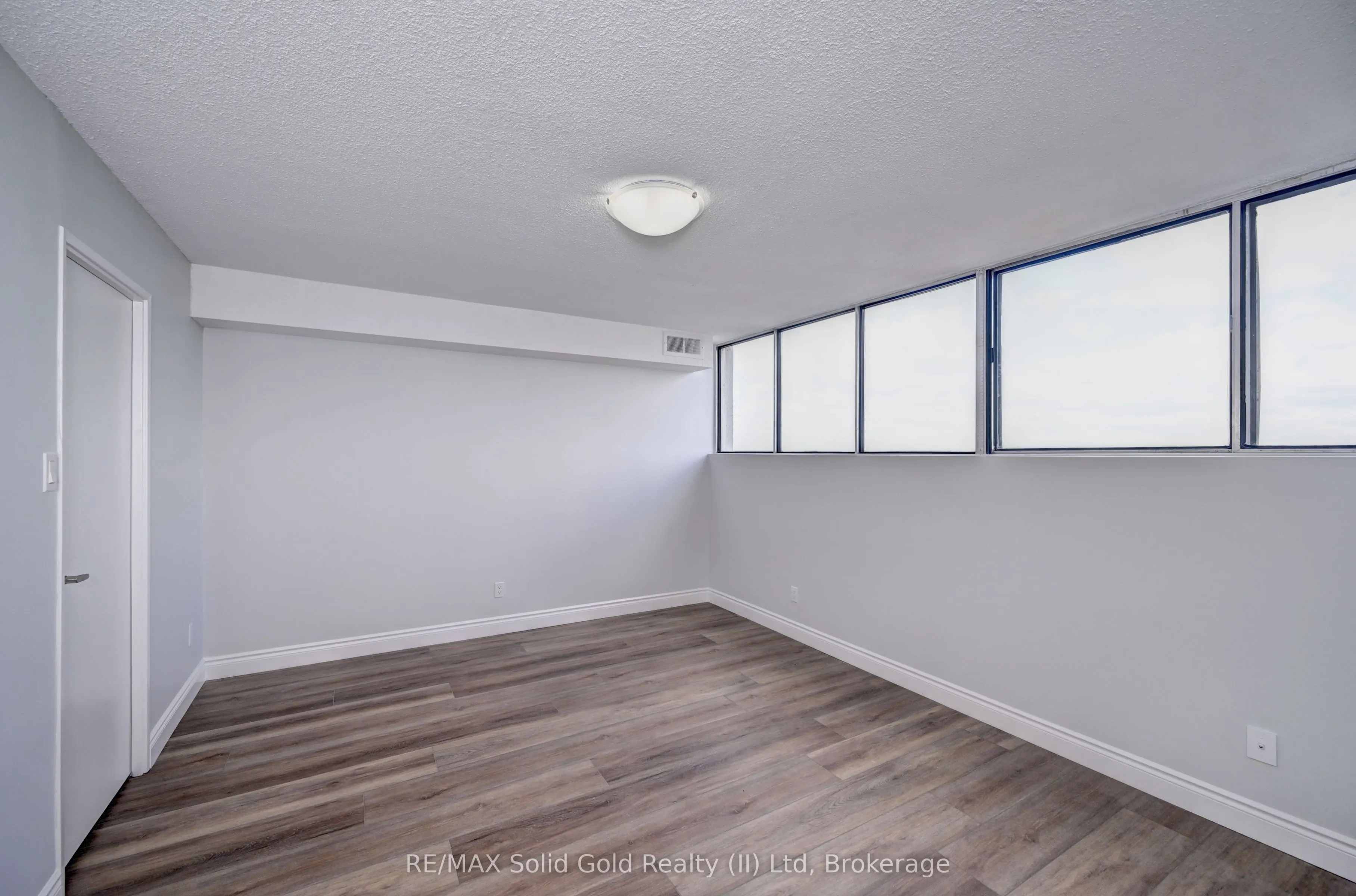 375 King Street N, #1502