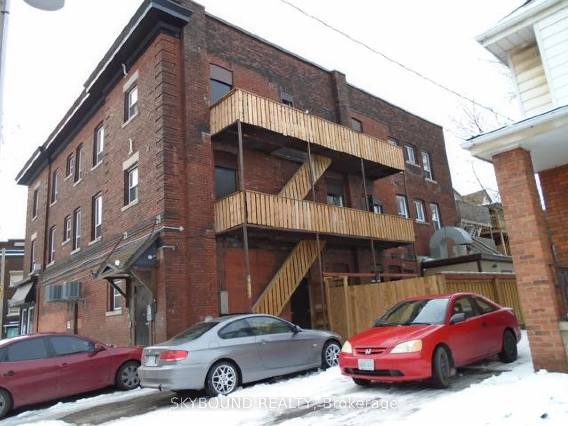 835 King Street E