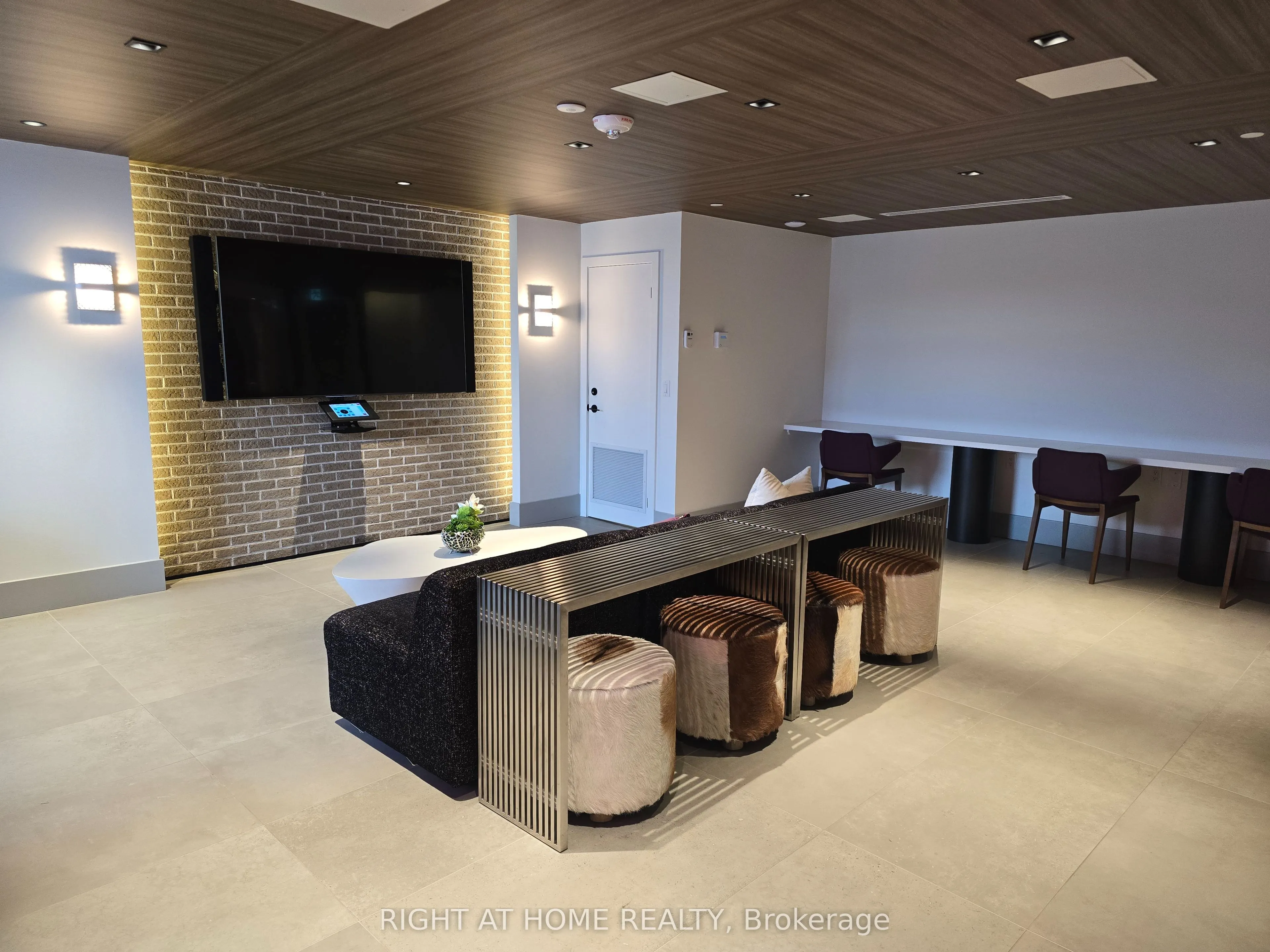 600 North Service Road, #522