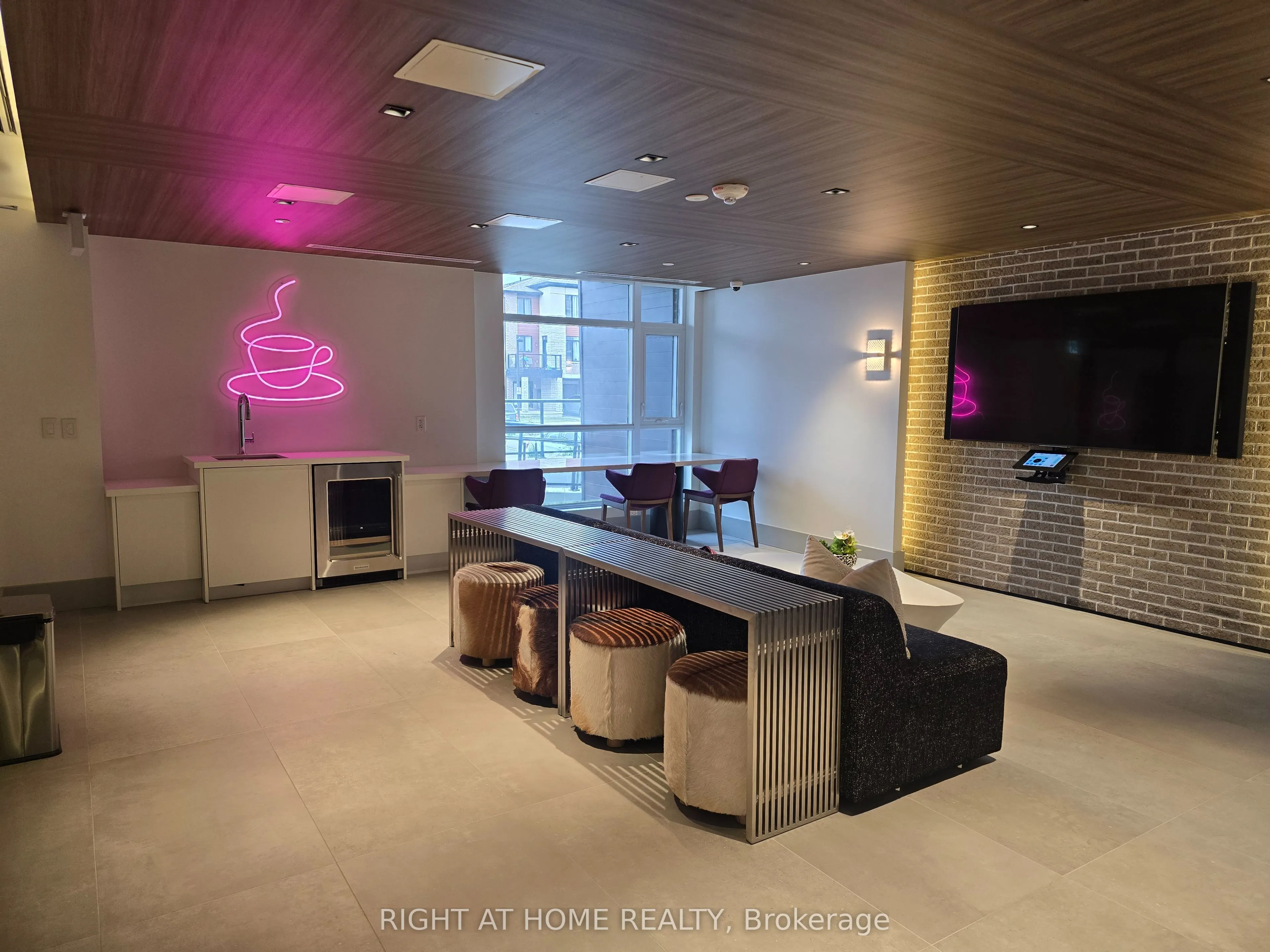 600 North Service Road, #522