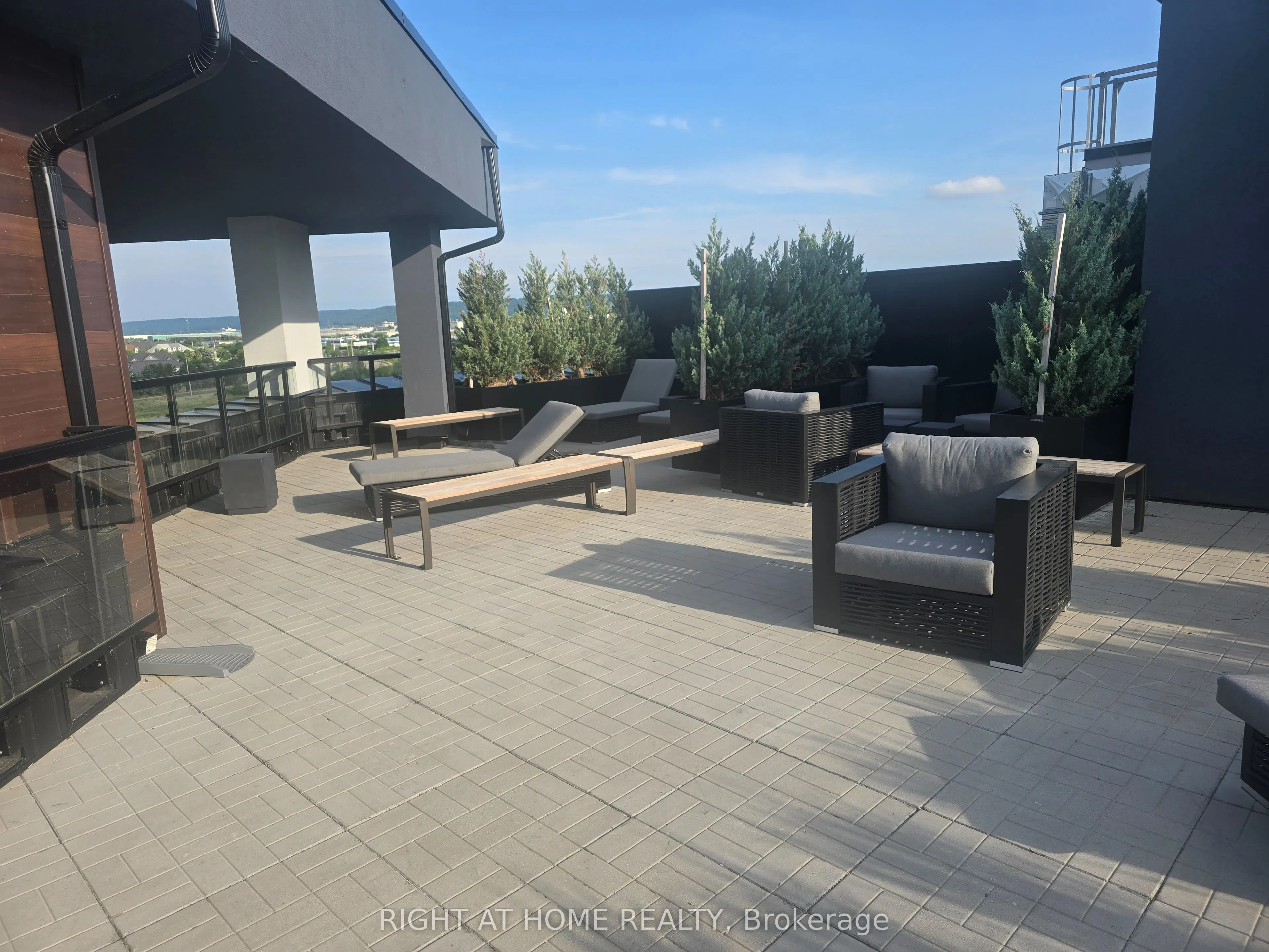 600 North Service Road, #522