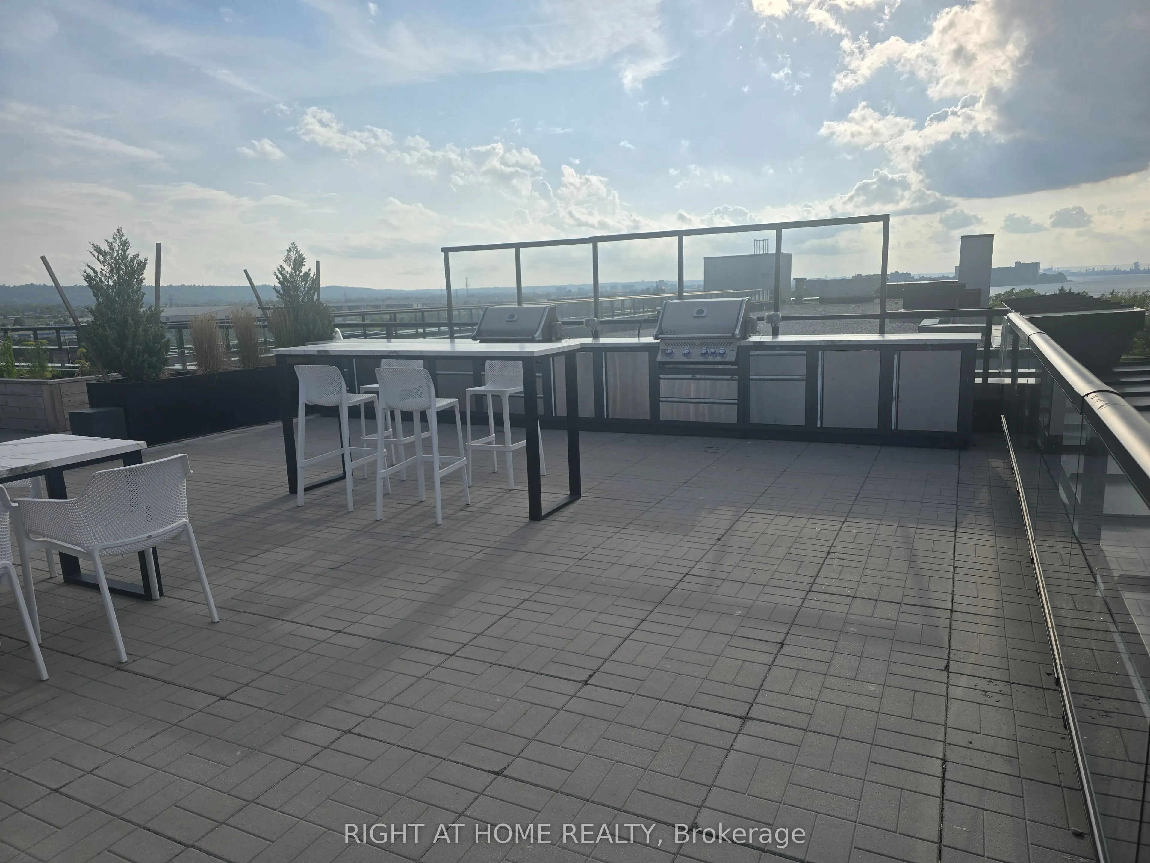 600 North Service Road, #522