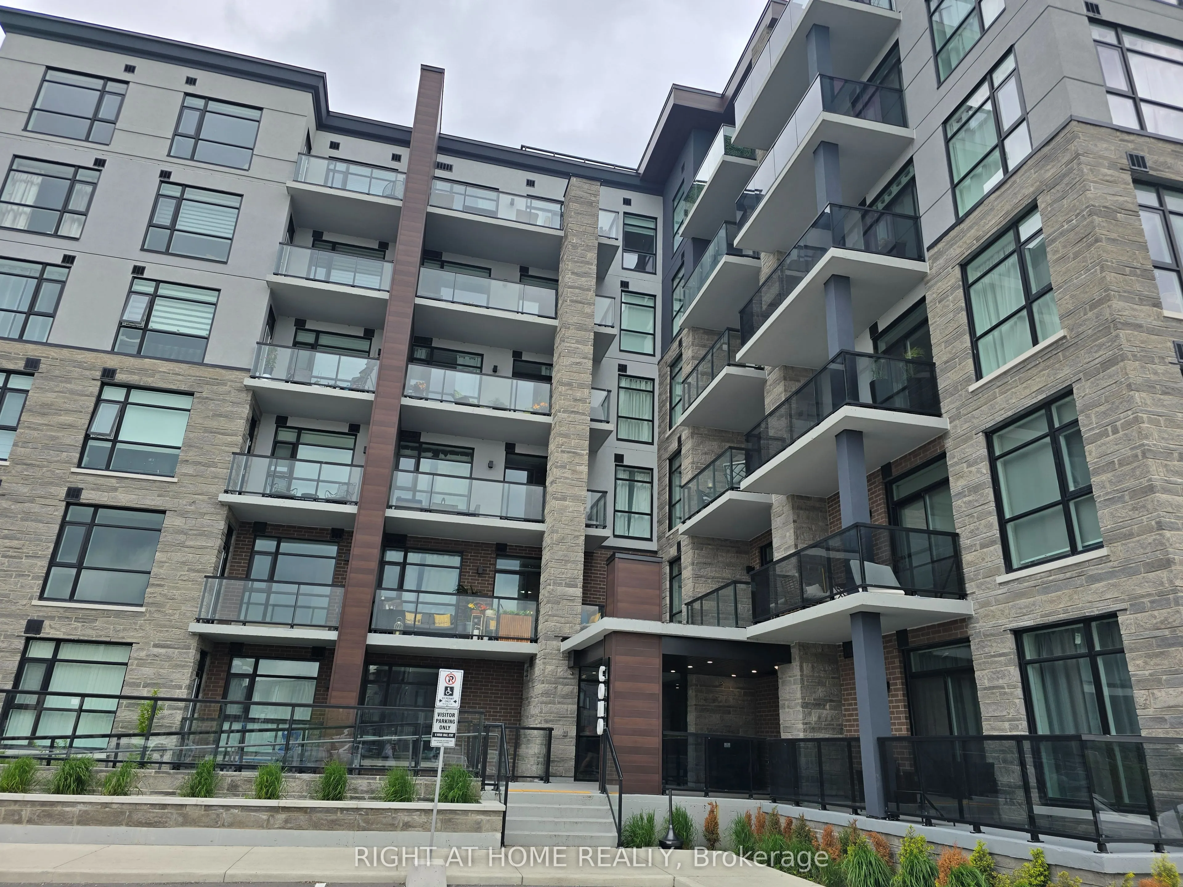 600 North Service Road, #522