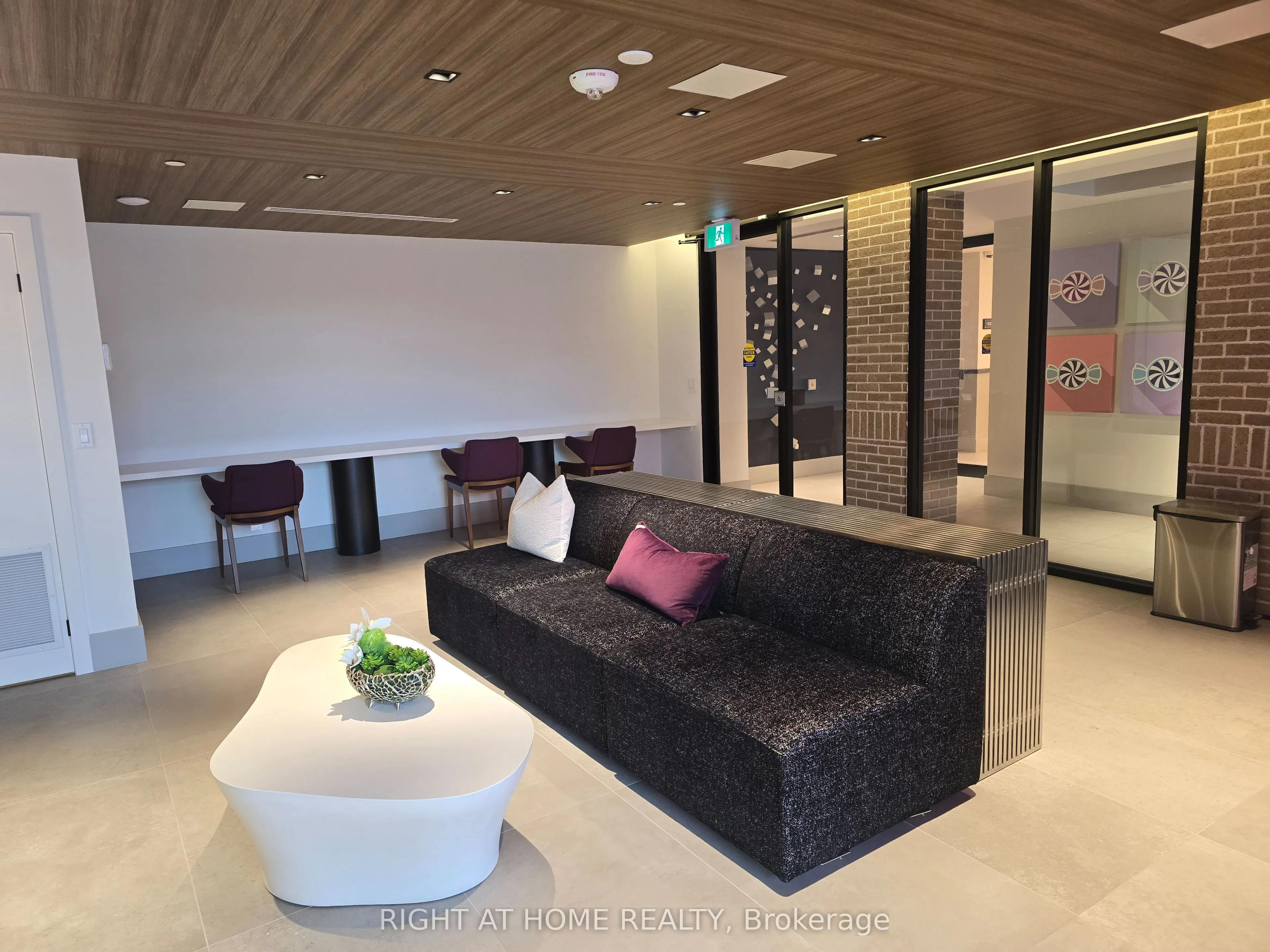 600 North Service Road, #522
