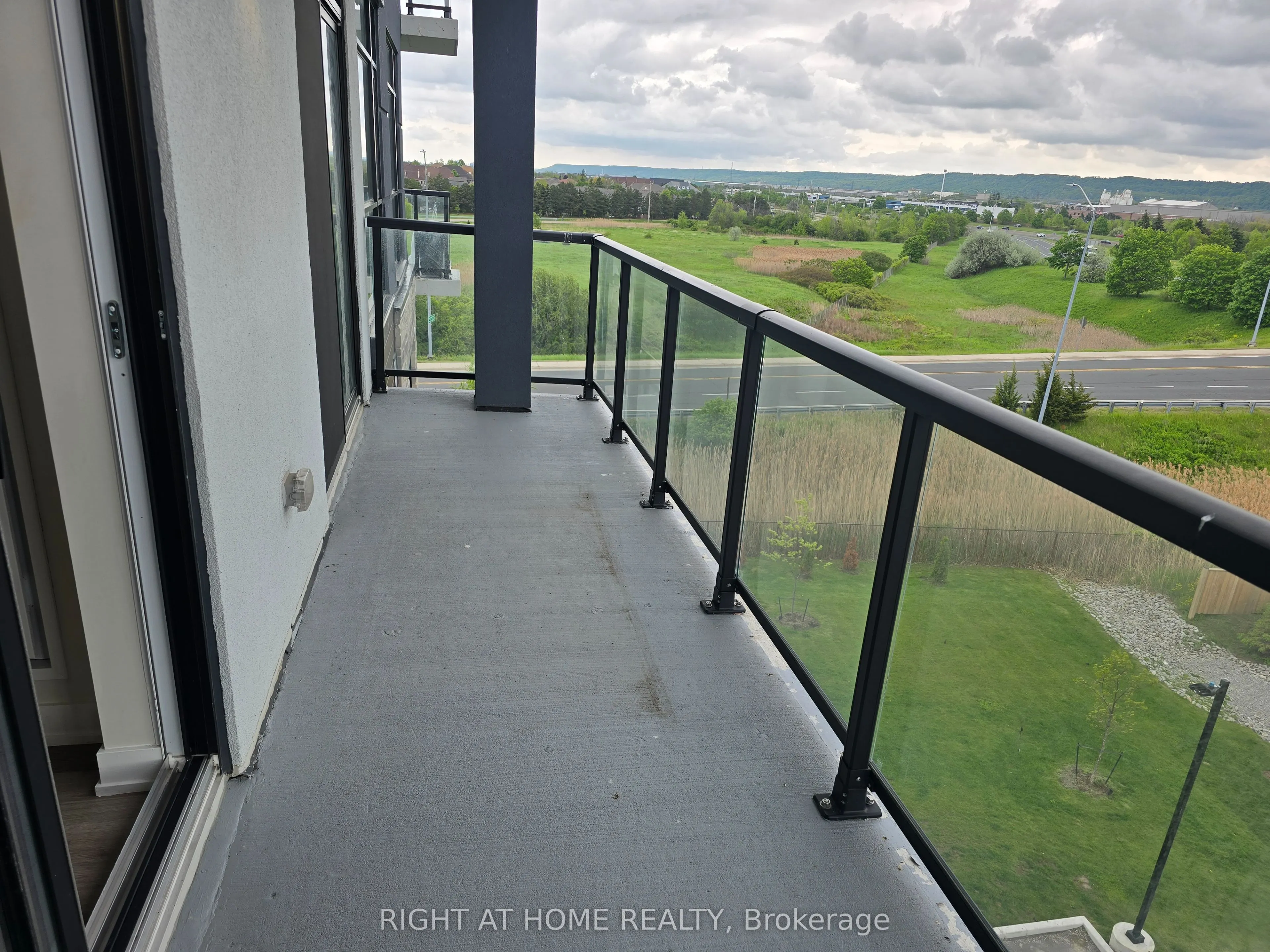 600 North Service Road, #522