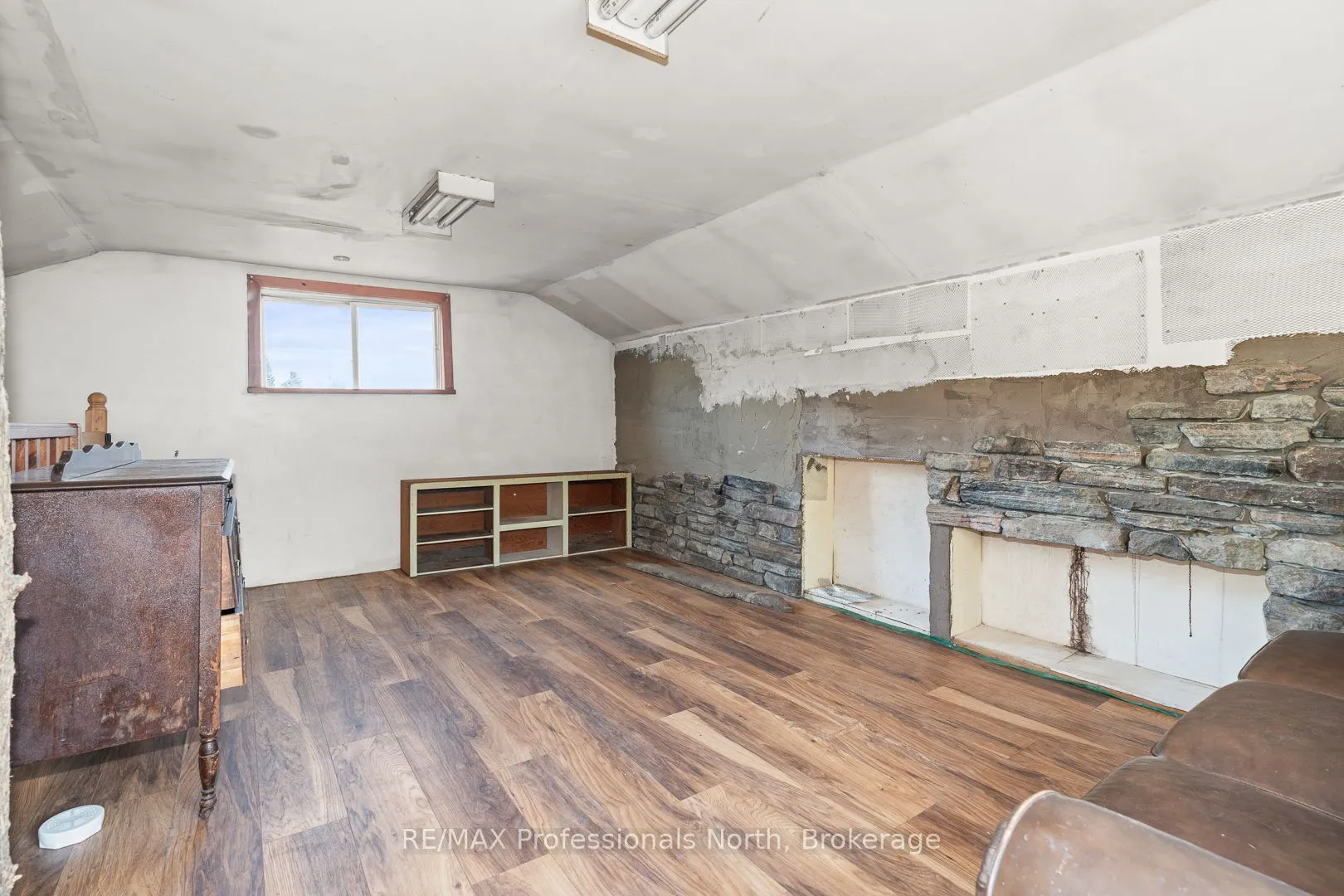 1127 Fallowfield Road