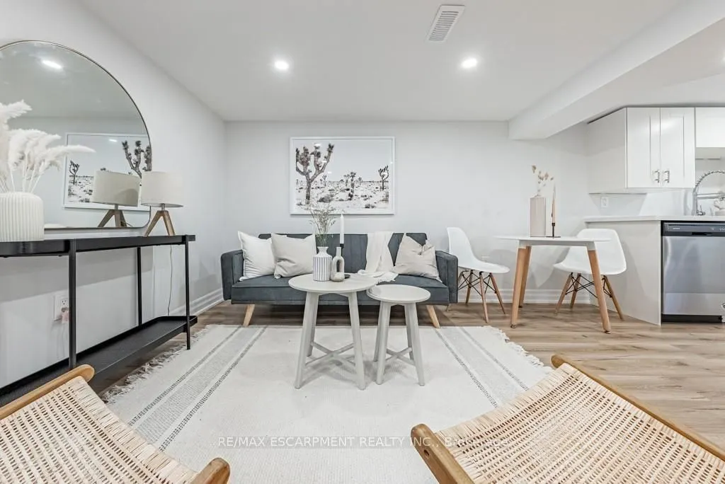 587 Queensdale Avenue E, #LOWER