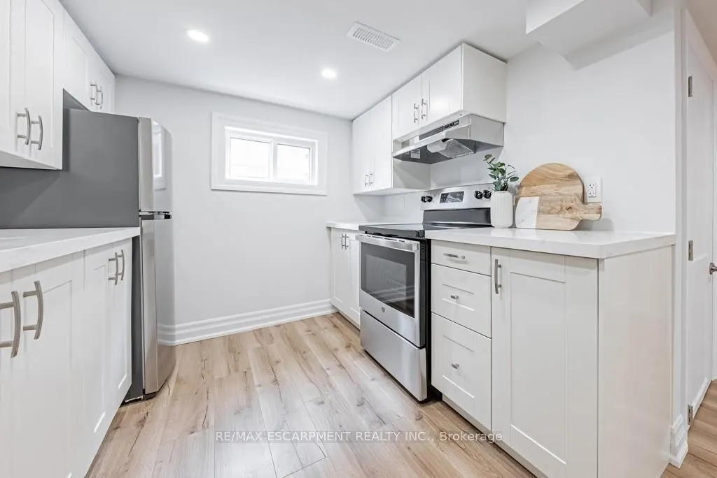 587 Queensdale Avenue E, #LOWER