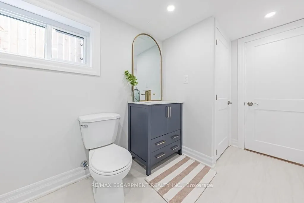 587 Queensdale Avenue E, #LOWER