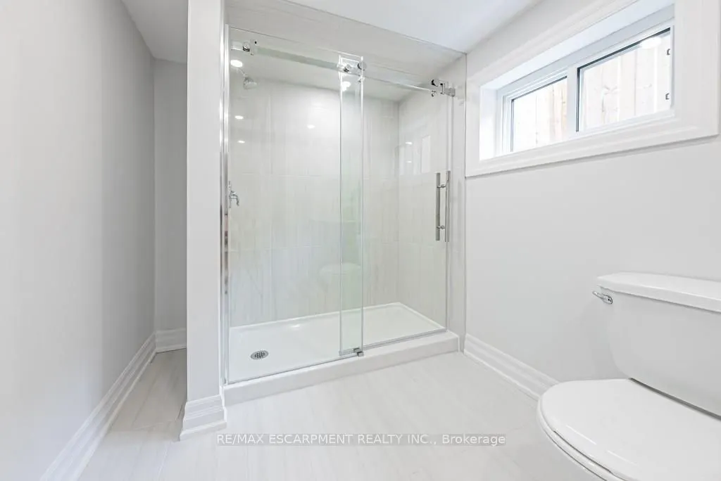 587 Queensdale Avenue E, #LOWER