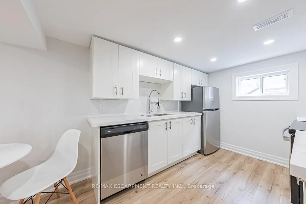 587 Queensdale Avenue E, #LOWER