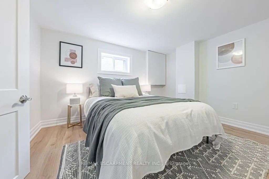 587 Queensdale Avenue E, #LOWER