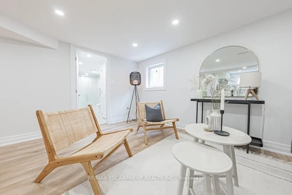 587 Queensdale Avenue E, #LOWER