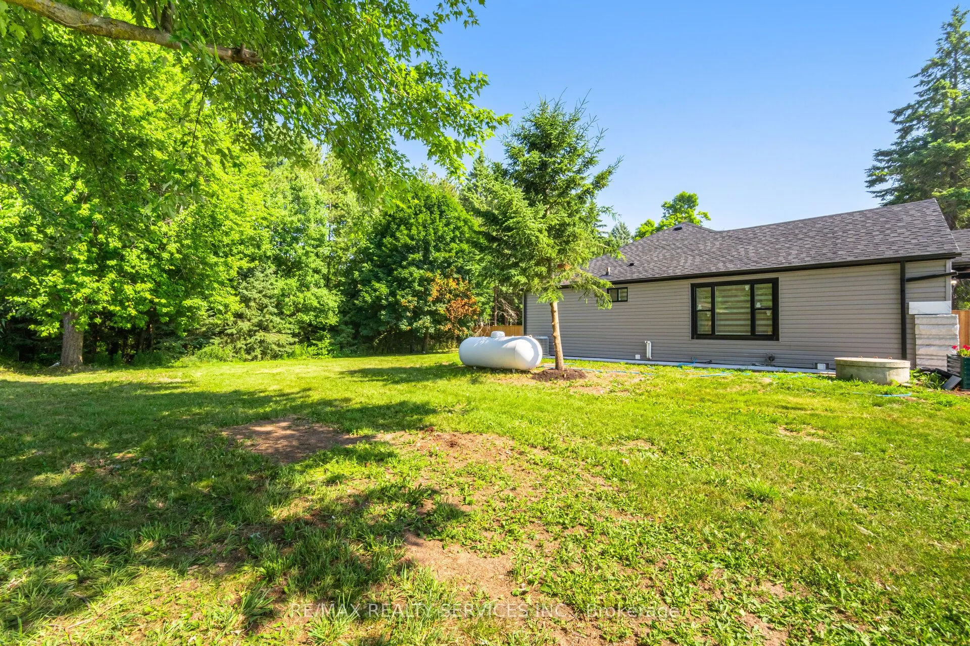 8772 Wellington 124 Road W