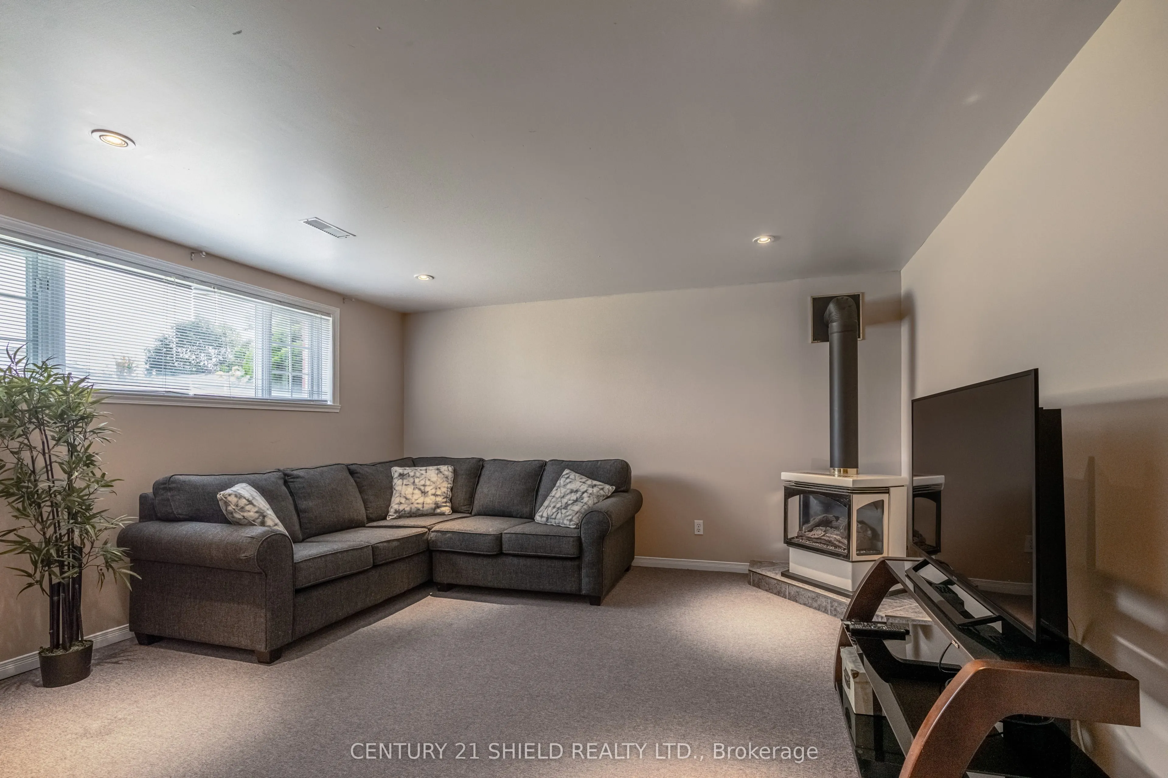 1861 Belvedere Crescent