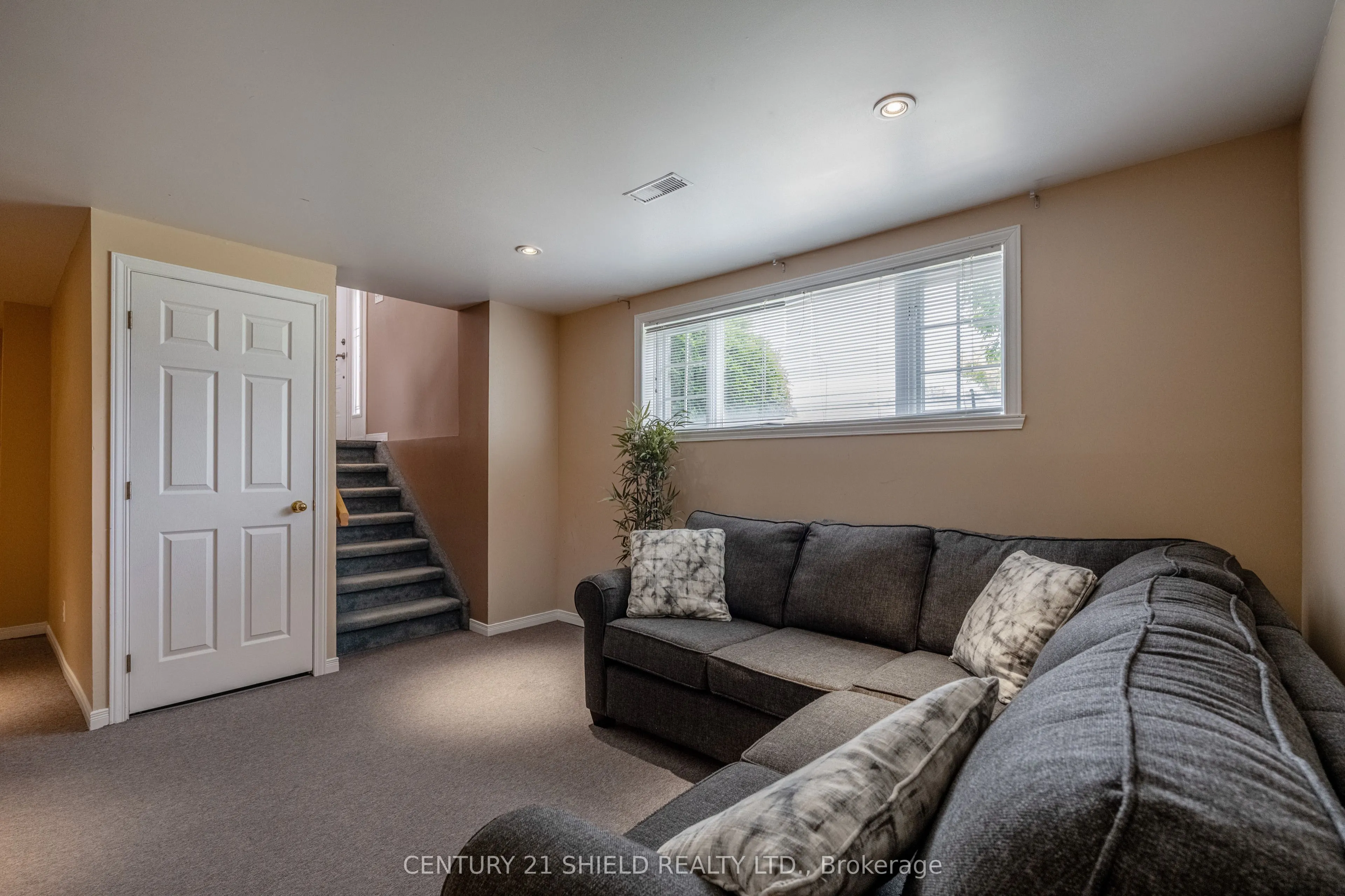 1861 Belvedere Crescent