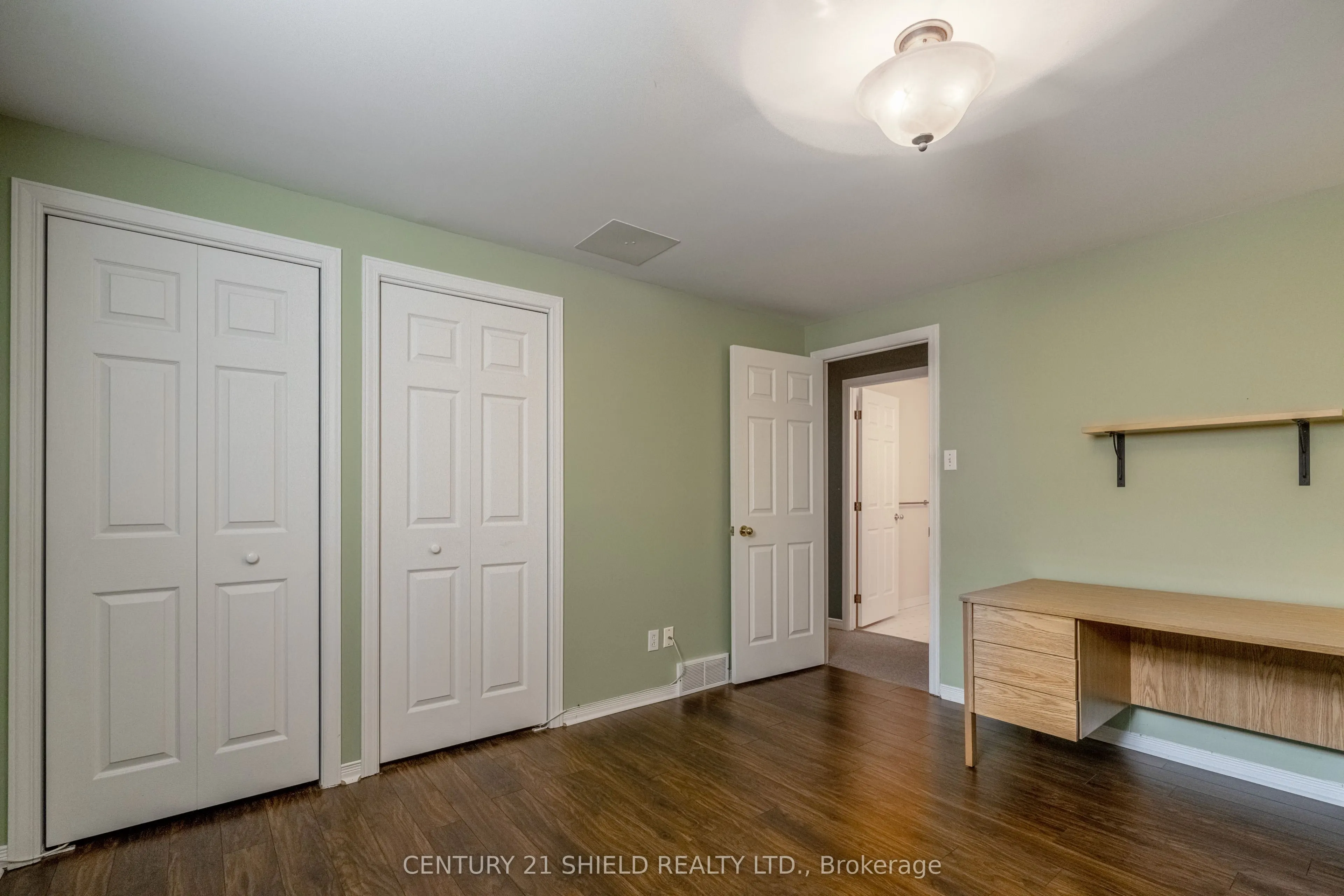 1861 Belvedere Crescent