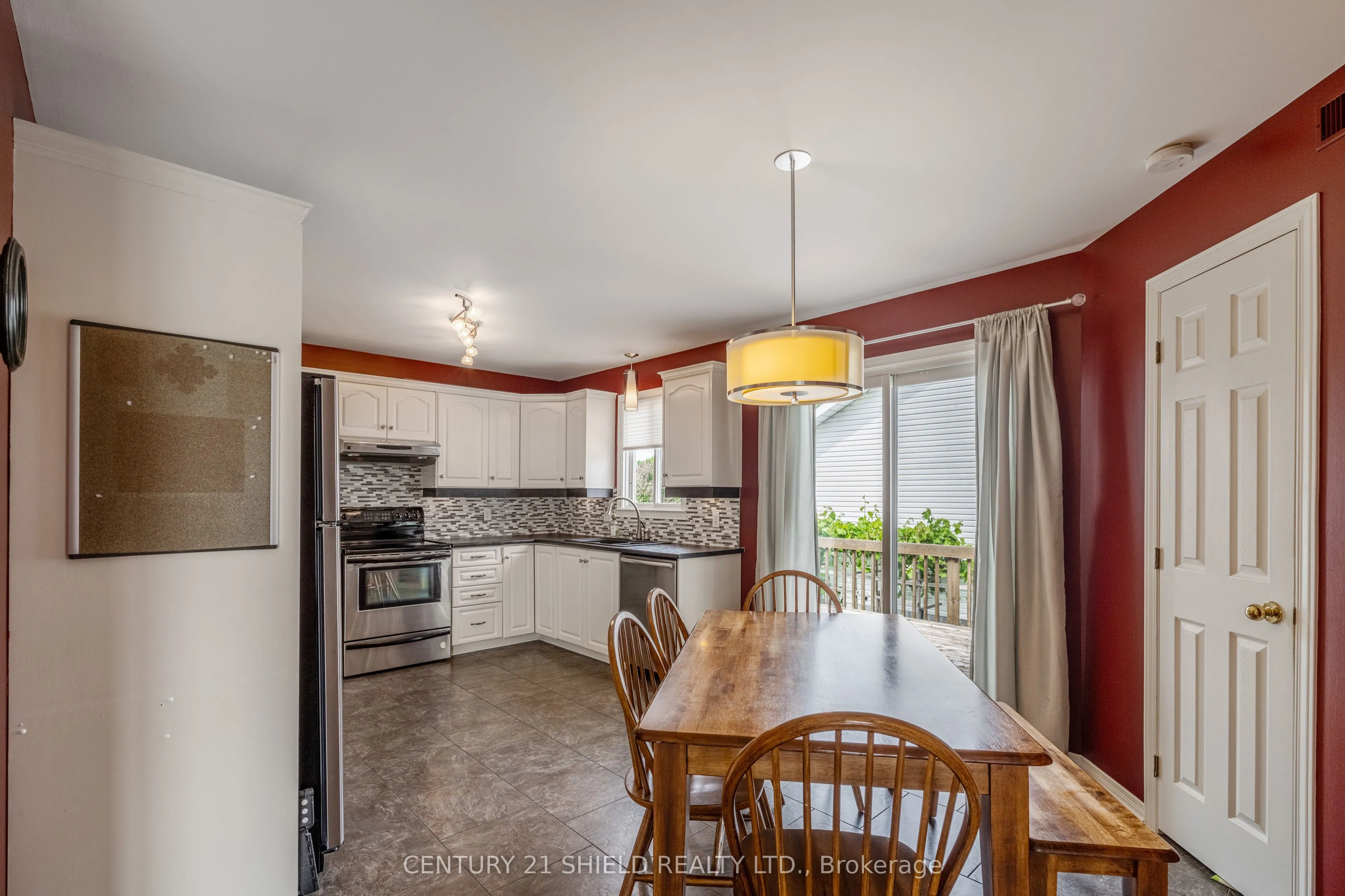1861 Belvedere Crescent