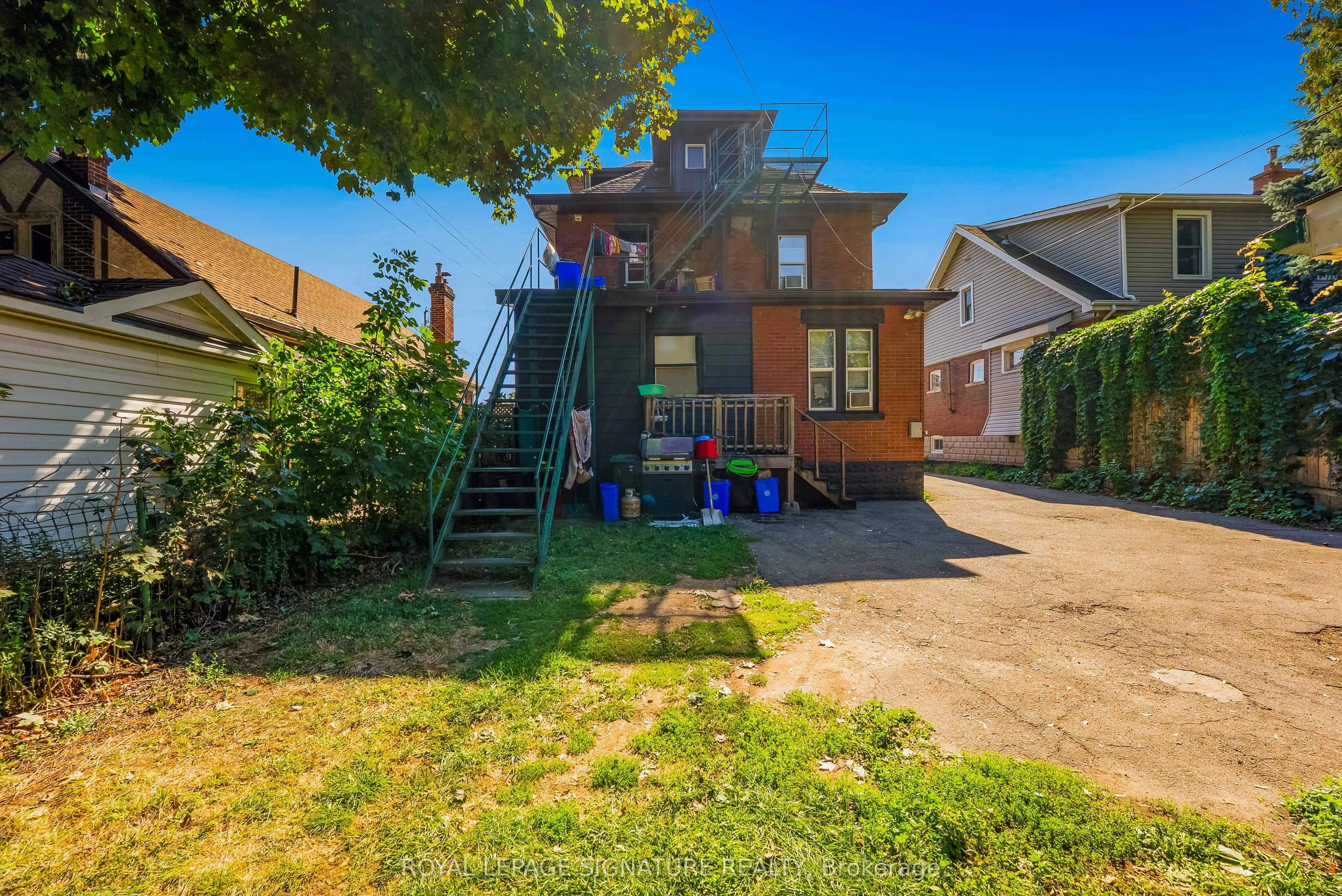 74 Kenilworth Avenue S