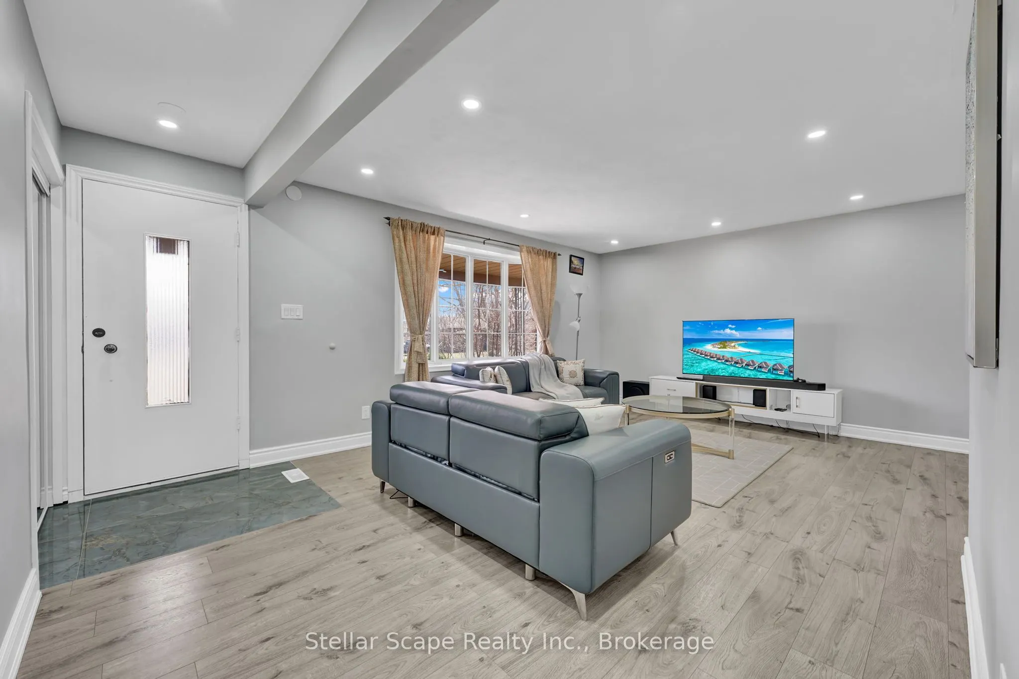 42 Tupper Crescent