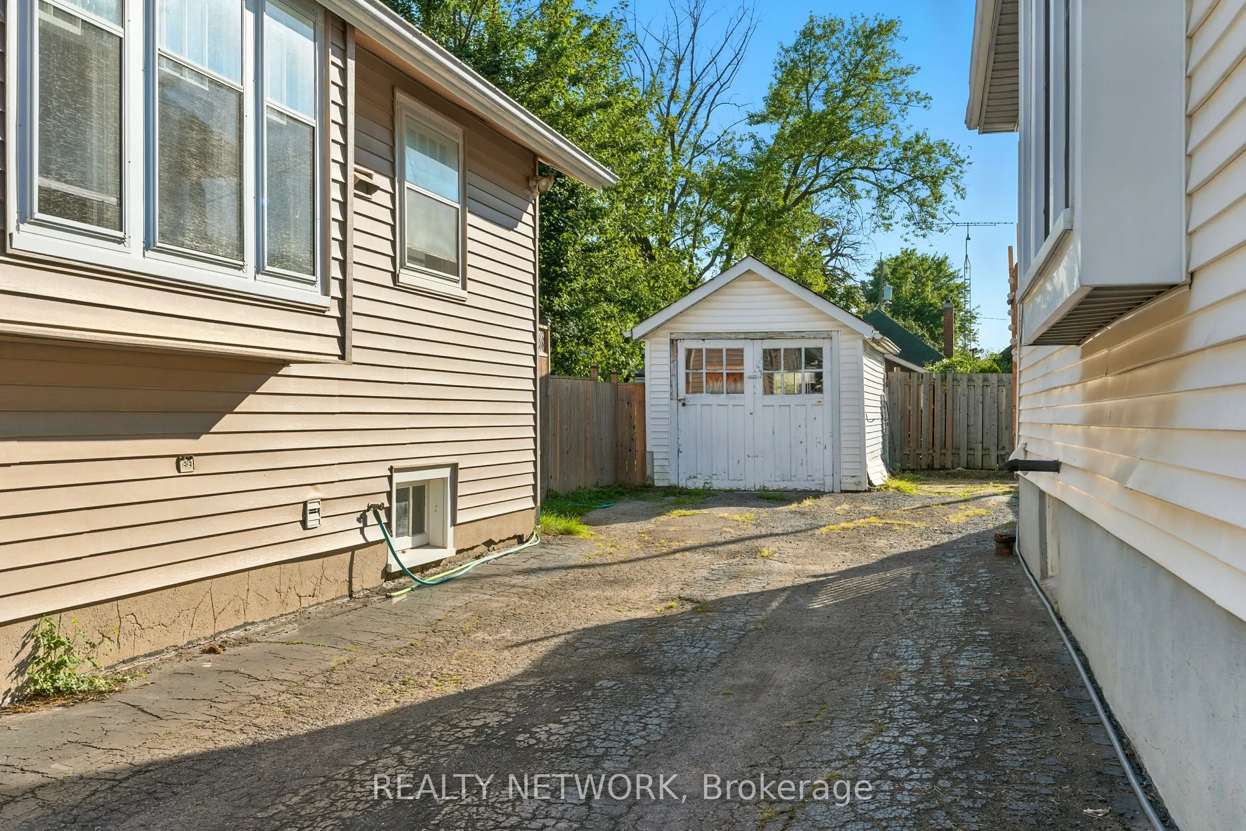 27 Dexter Street