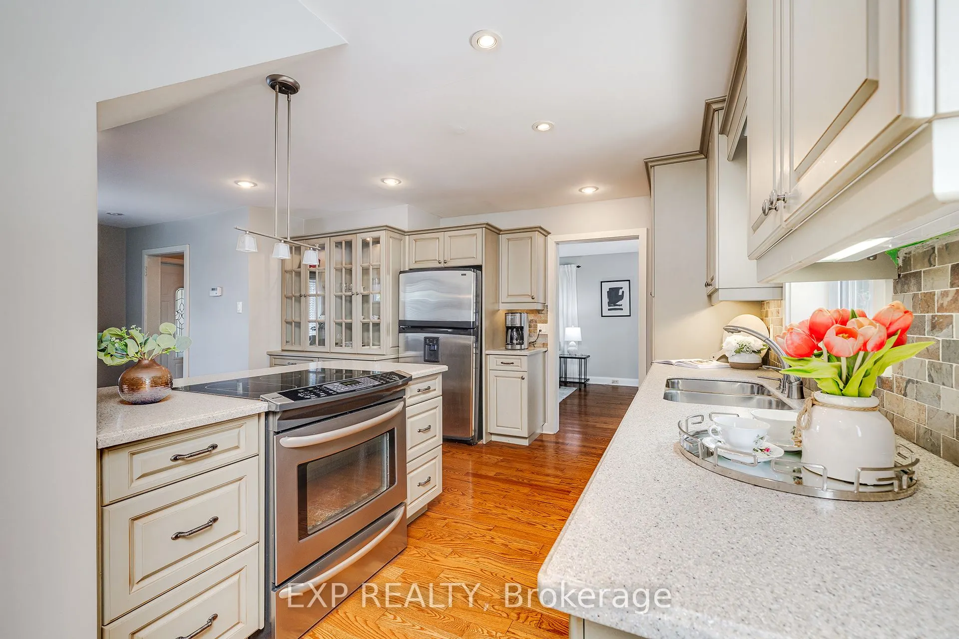 46 Sydenham Street S