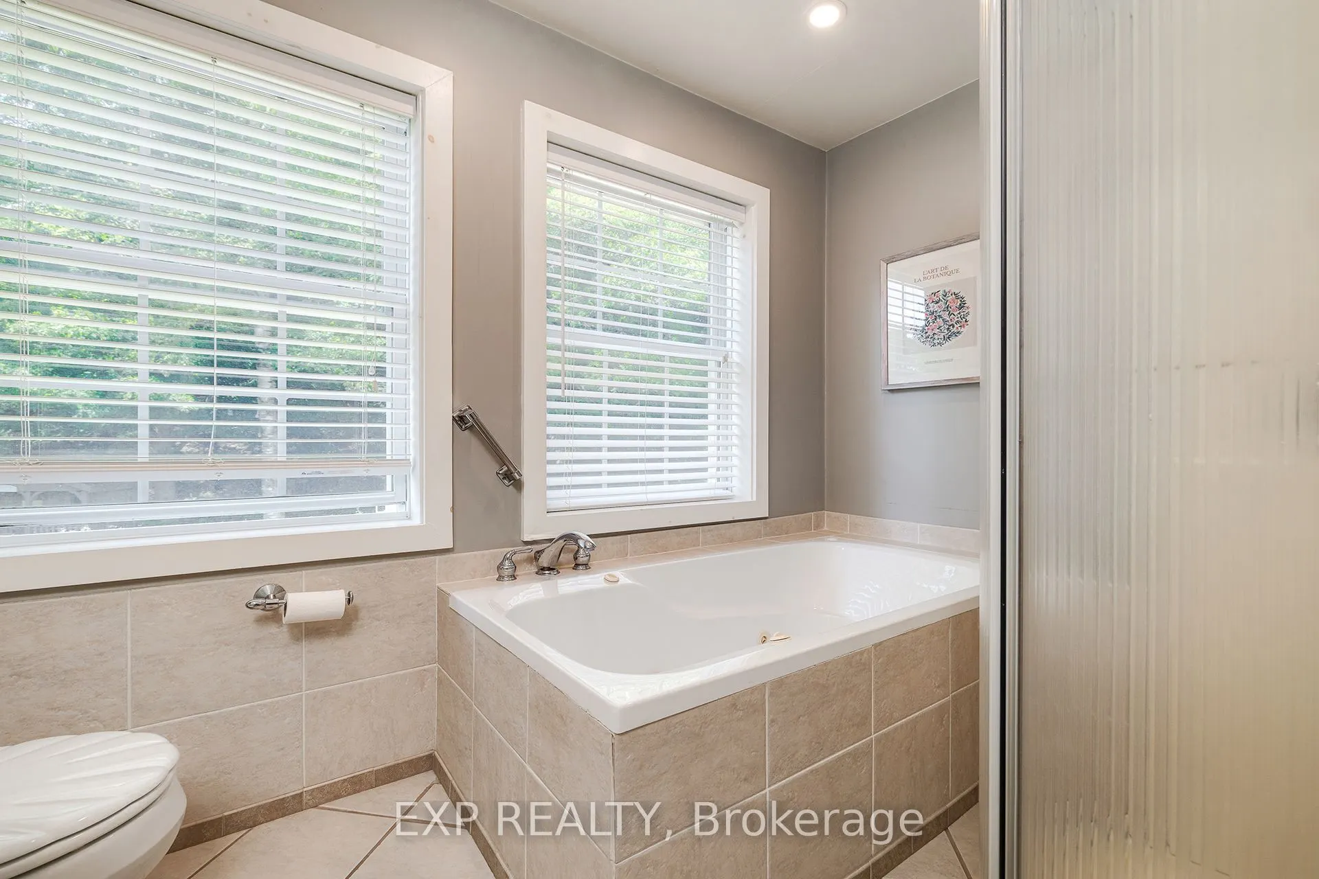 46 Sydenham Street S