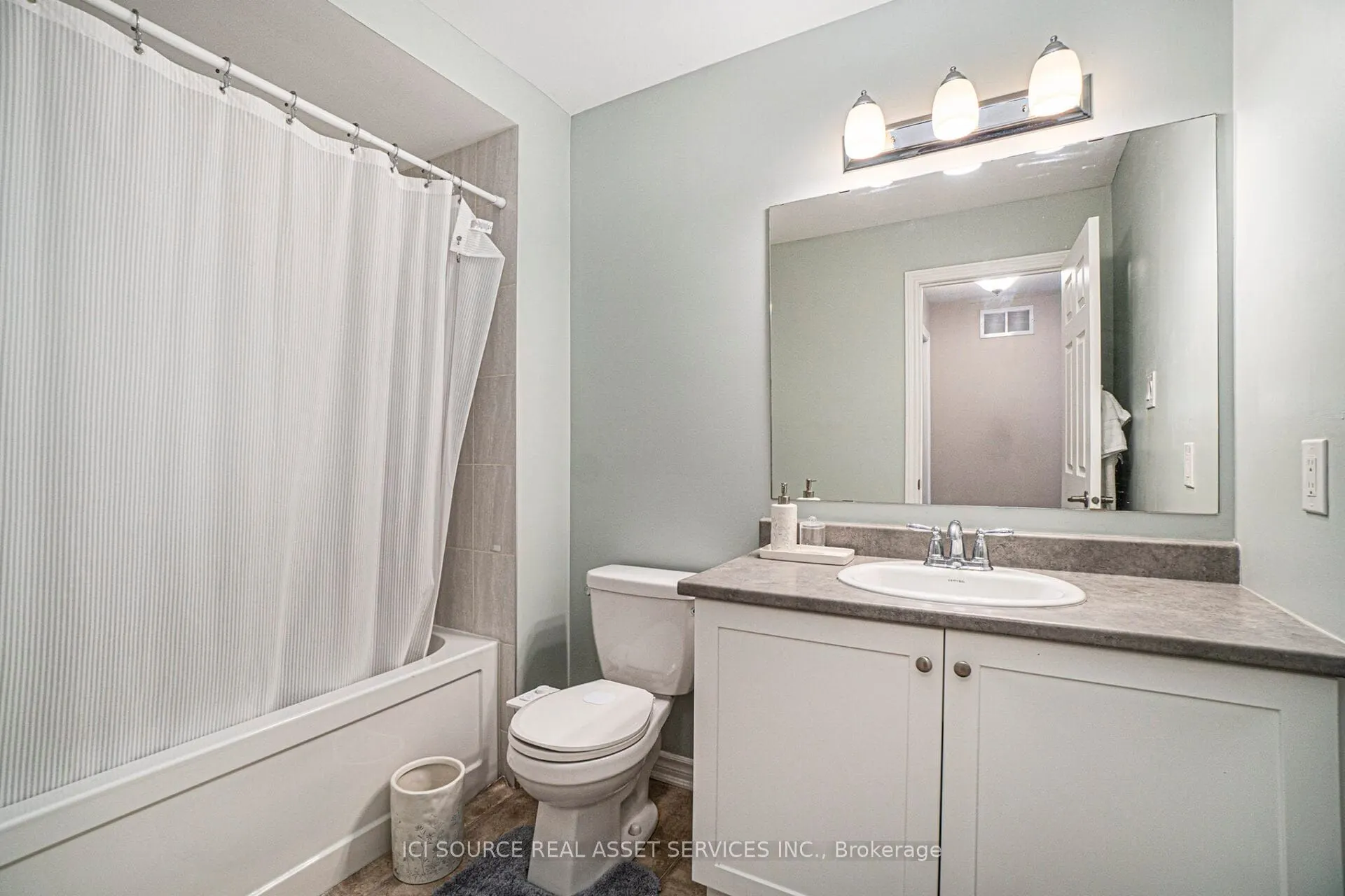 748 Mayfly Crescent