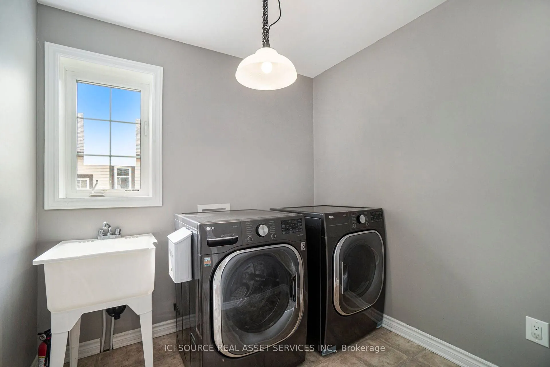 748 Mayfly Crescent
