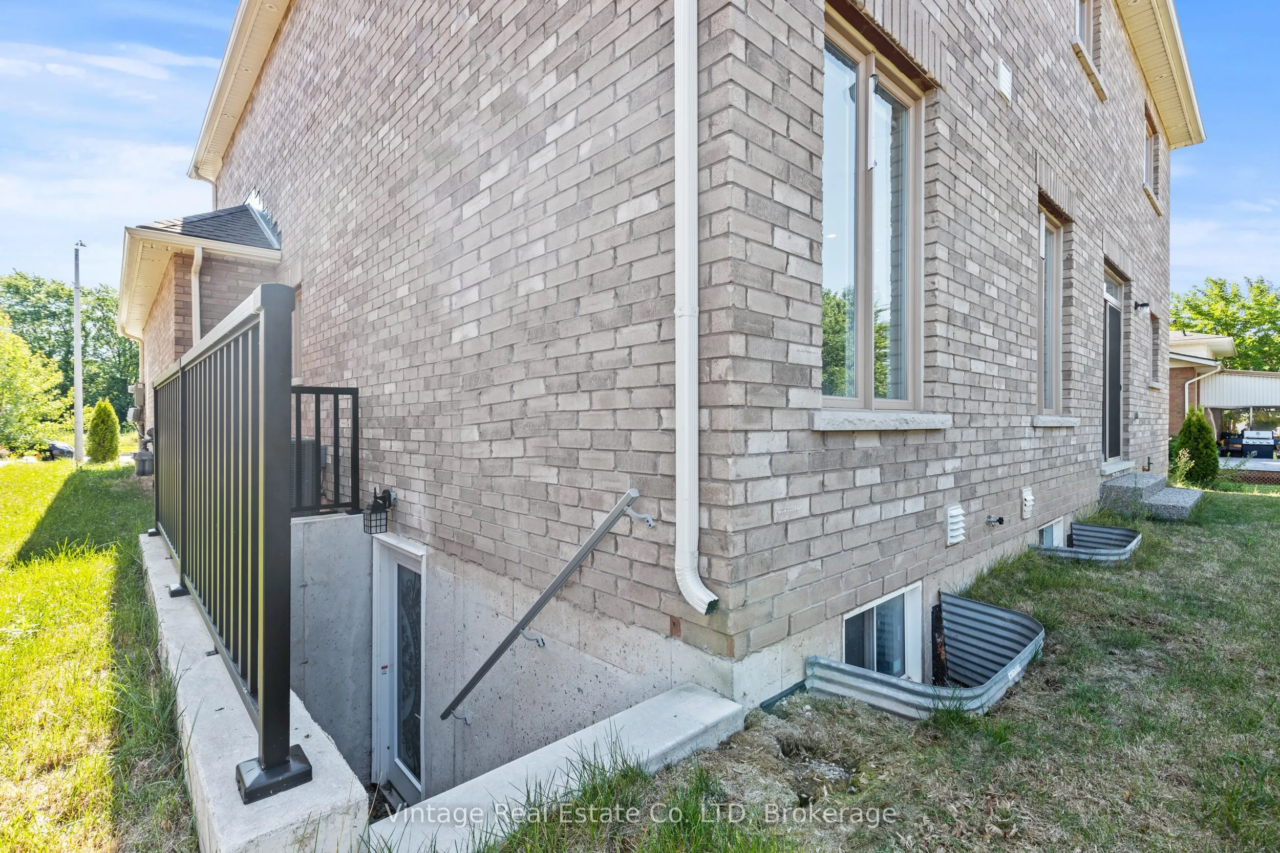 1127 Kennedy Drive