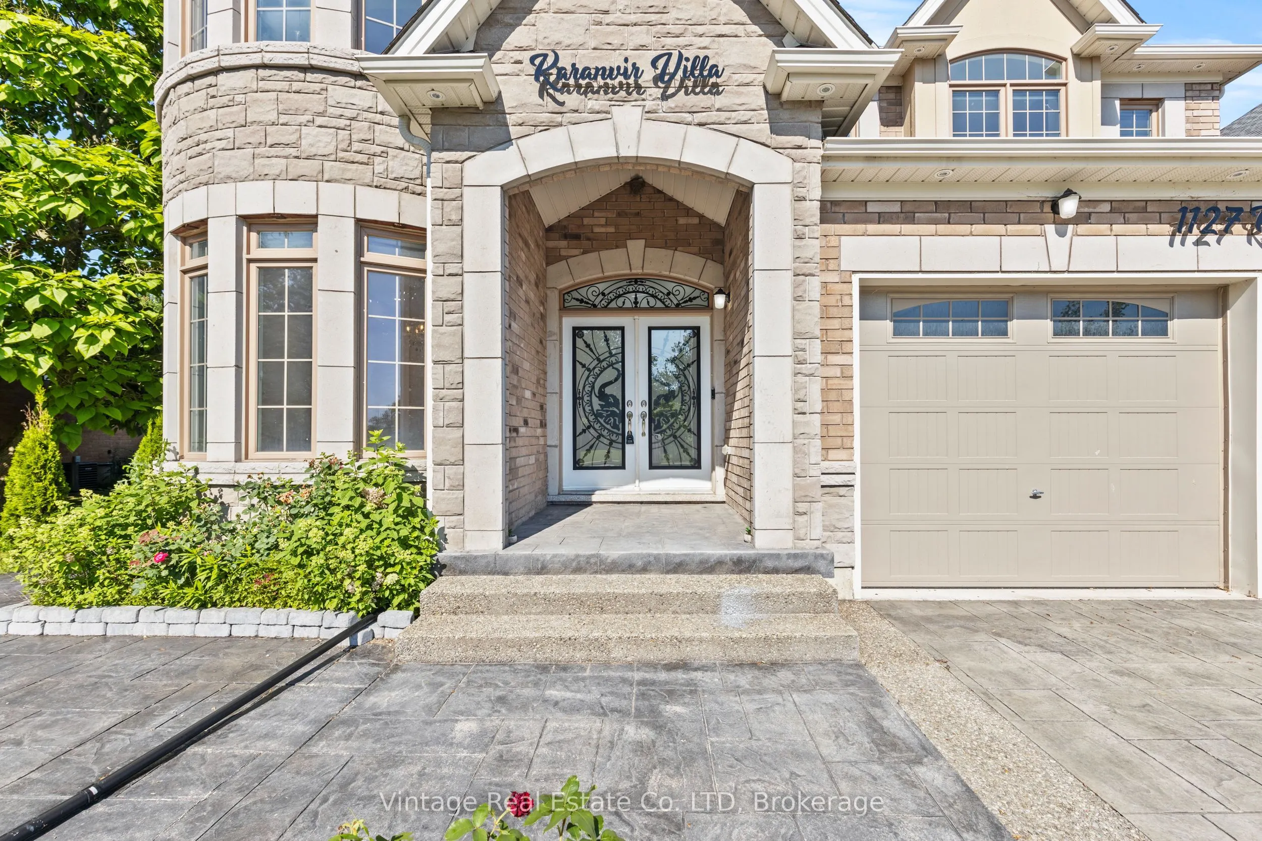 1127 Kennedy Drive